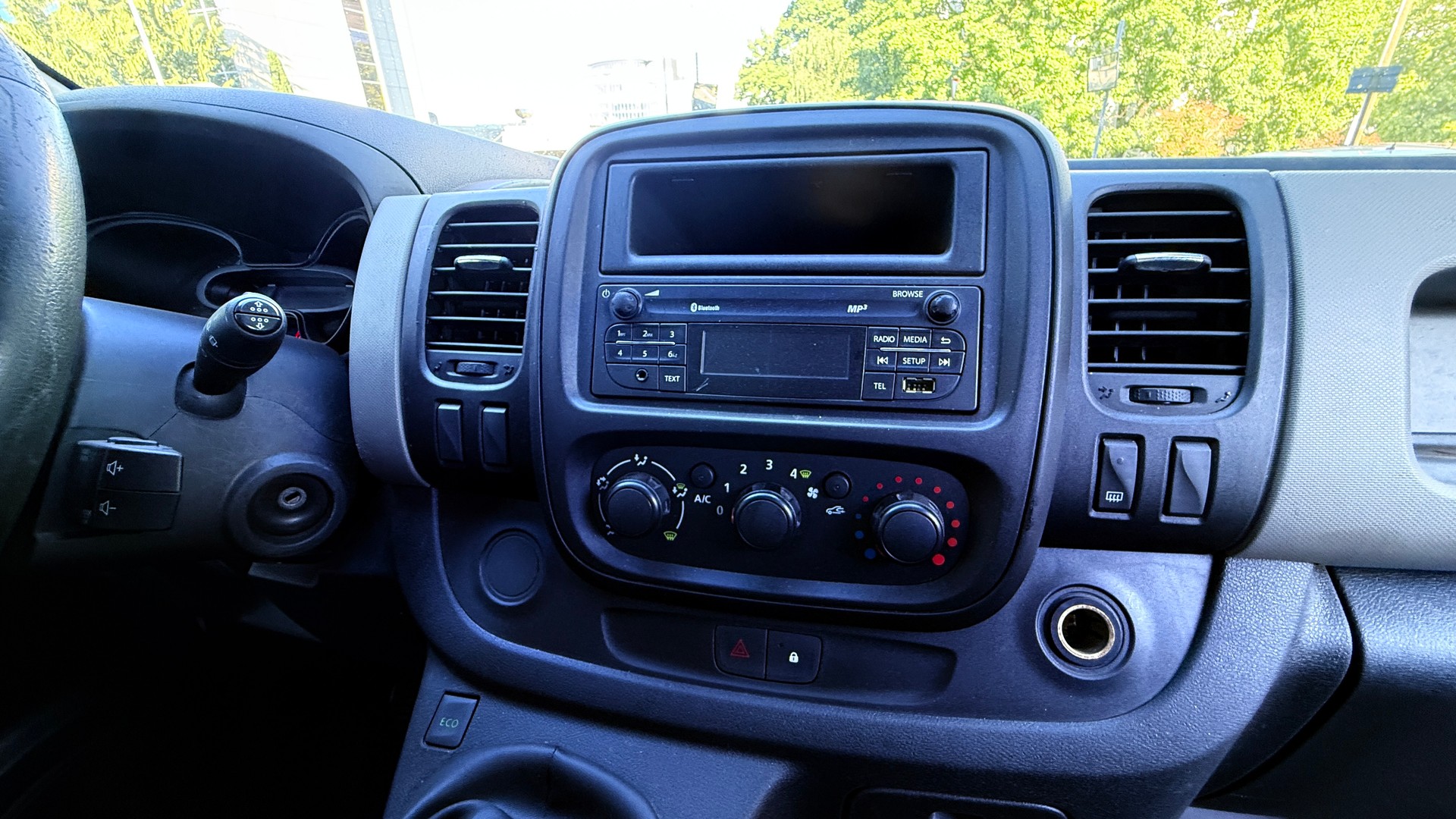 RENAULT Trafic 1.6 dCi 95 2.9t Business L1H1-image-9