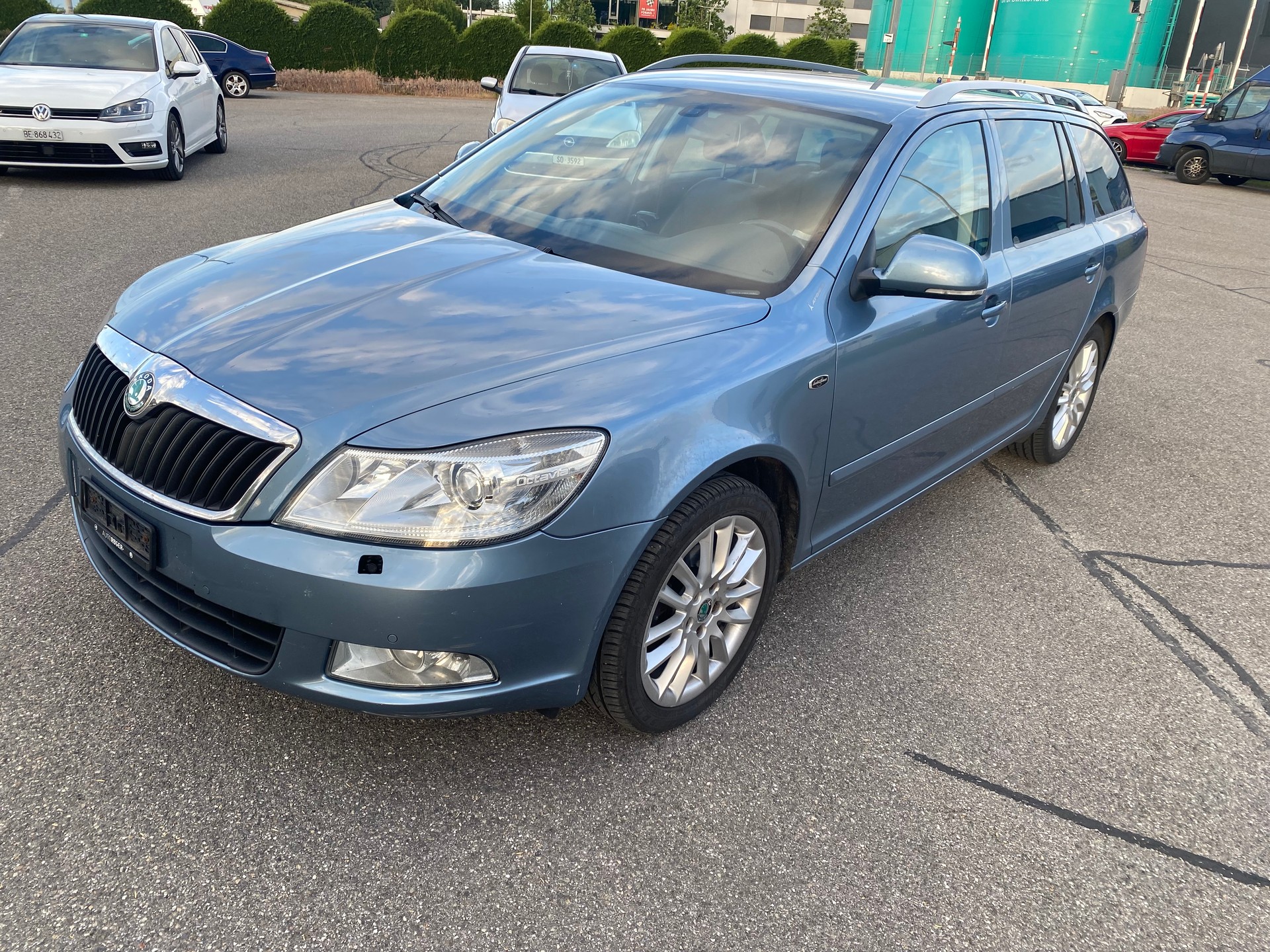 SKODA Octavia Combi 2.0 TDI Swiss Adventure 4x4 DSG-image-2