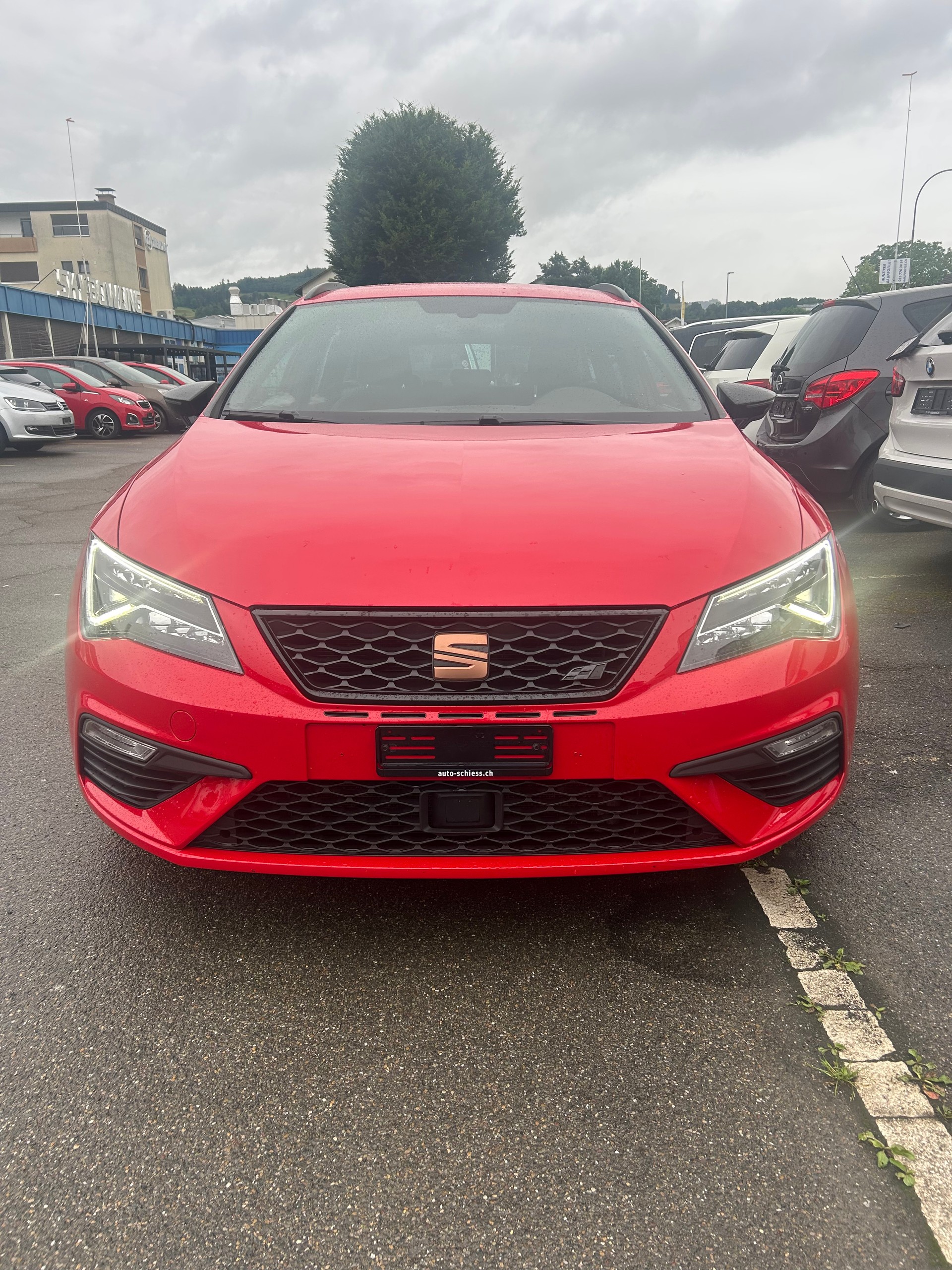 SEAT Leon ST 2.0 TSI Swiss Cupra 300 4 Drive DSG-image-0