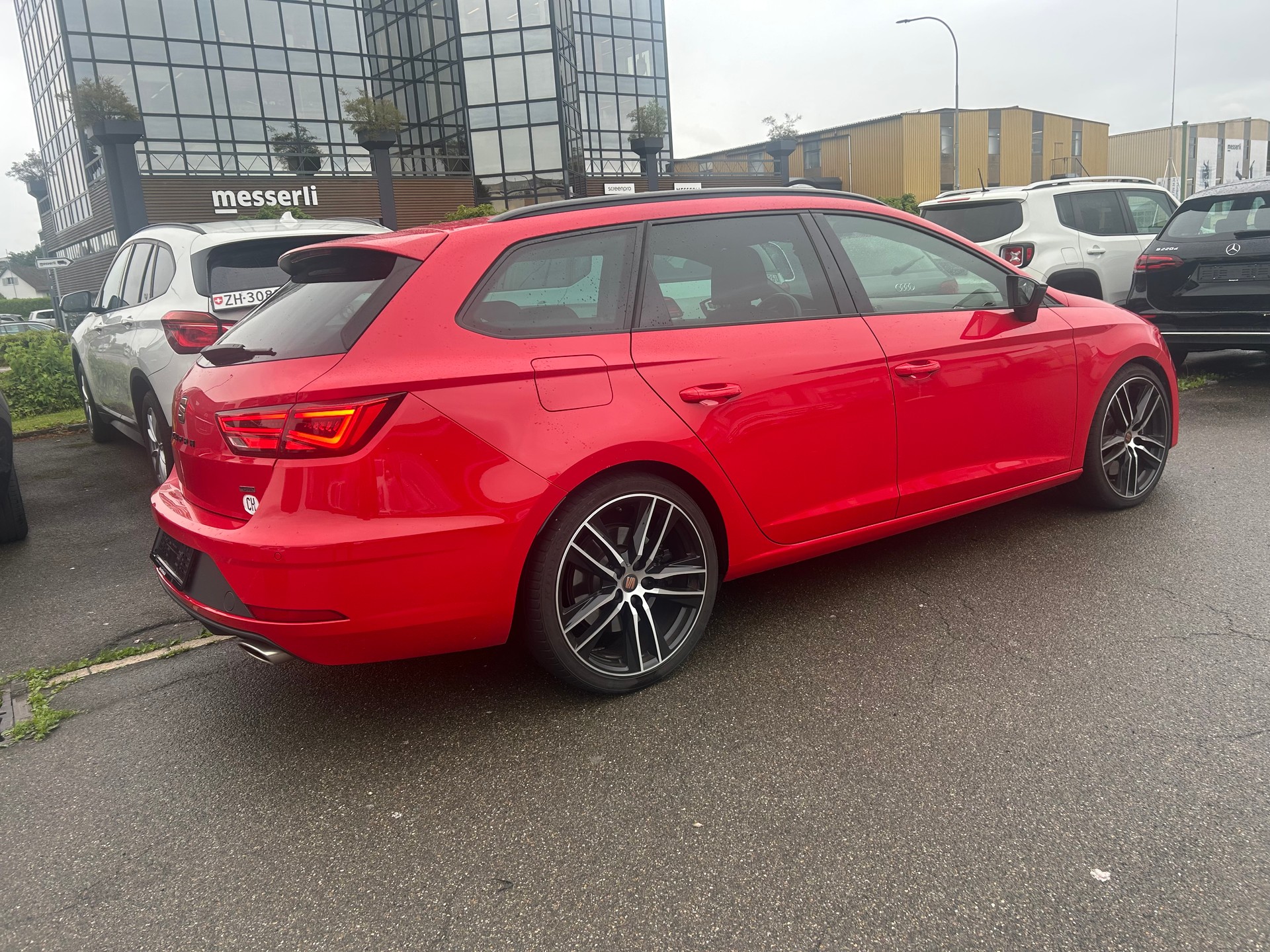 SEAT Leon ST 2.0 TSI Swiss Cupra 300 4 Drive DSG-image-9