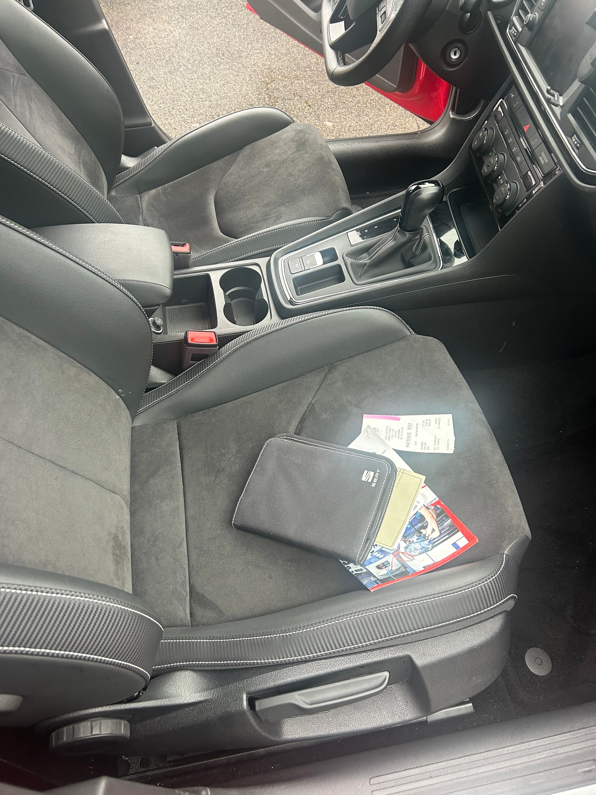 SEAT Leon ST 2.0 TSI Swiss Cupra 300 4 Drive DSG-image-2