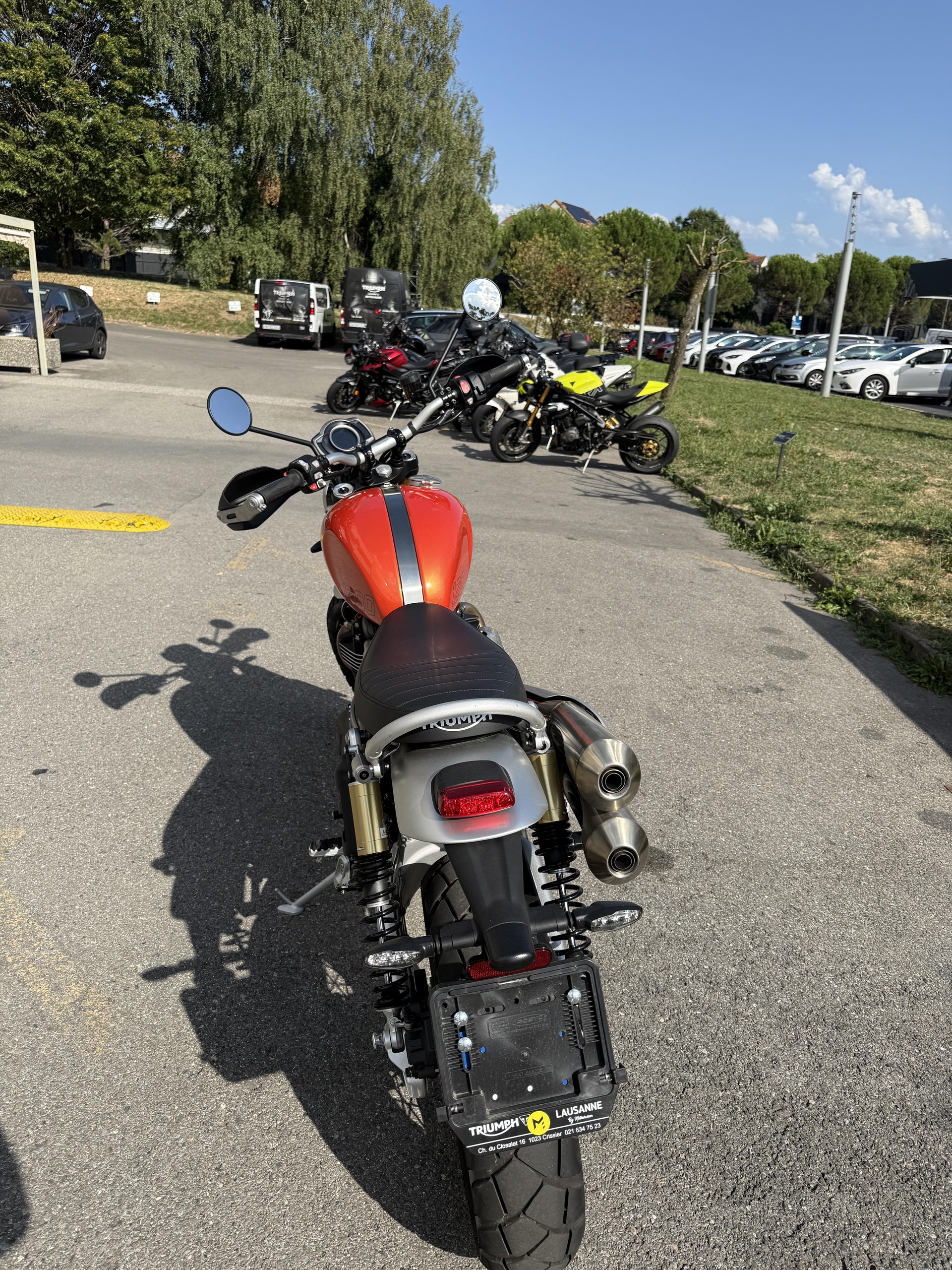 TRIUMPH 1200 XE-showroom-element-3