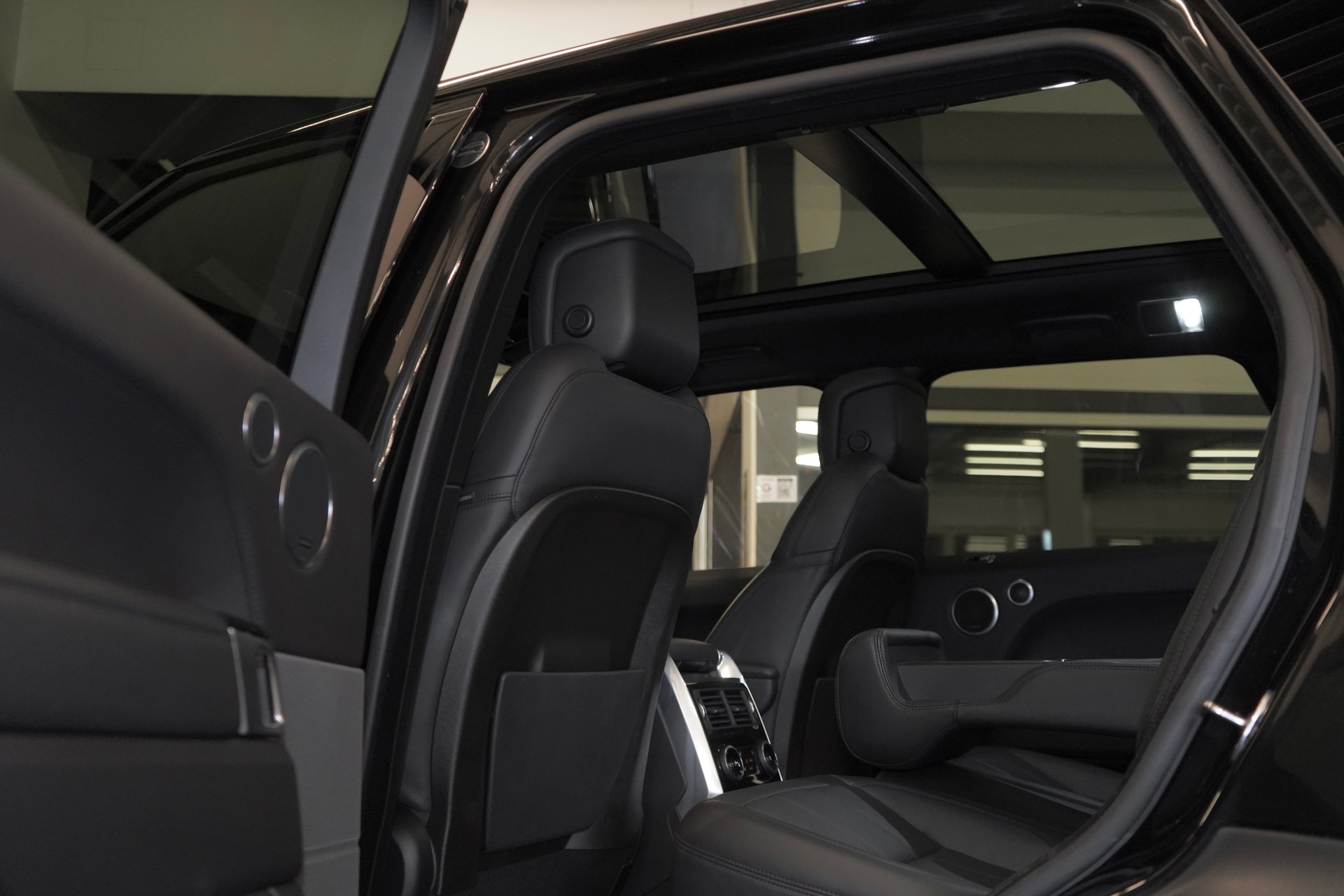 LAND ROVER Range Rover Sport 3.0 SDV6 HSE Automatic-image-9