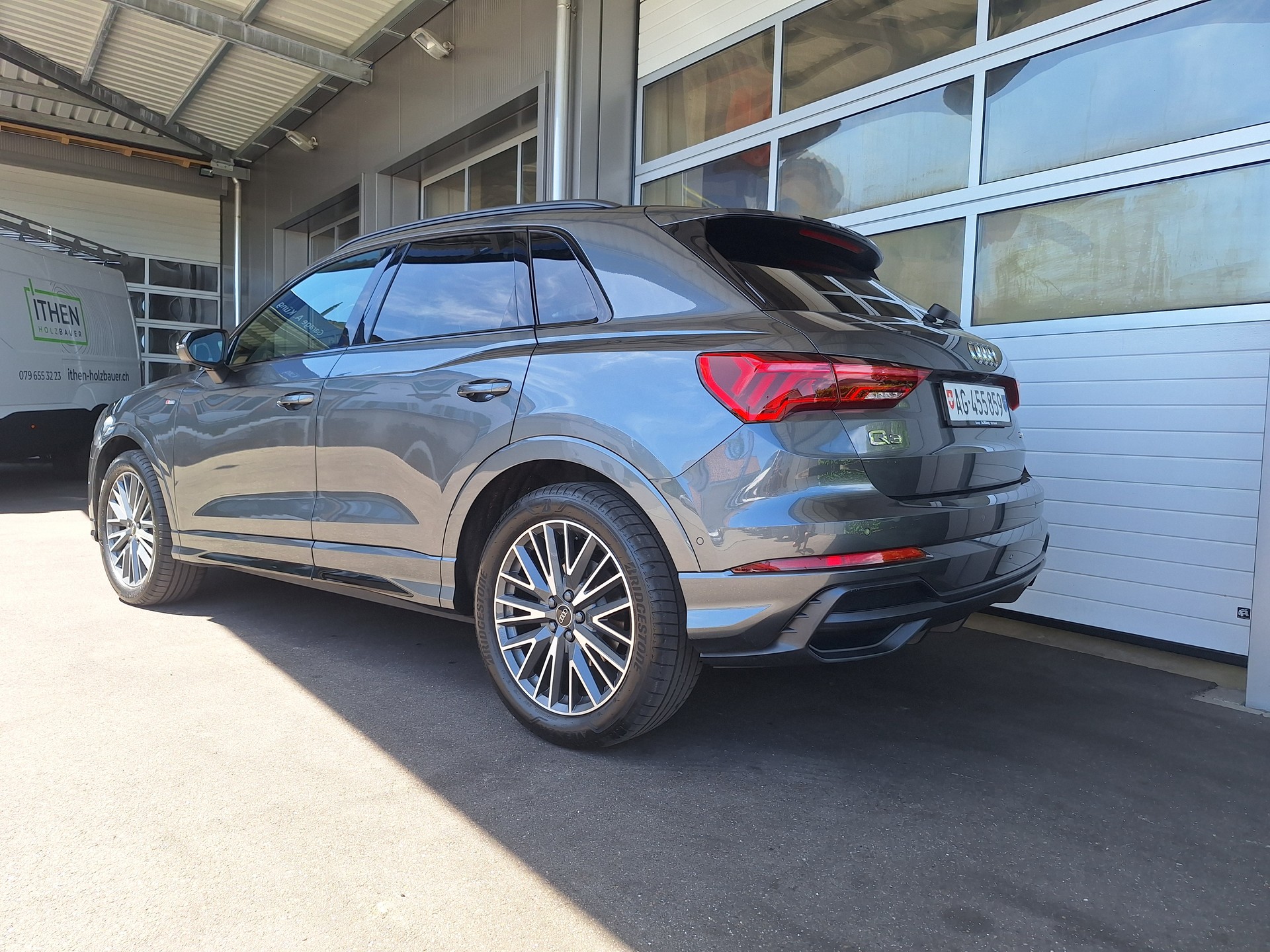 AUDI Q3 35 TFSI S line S-tronic-image-3