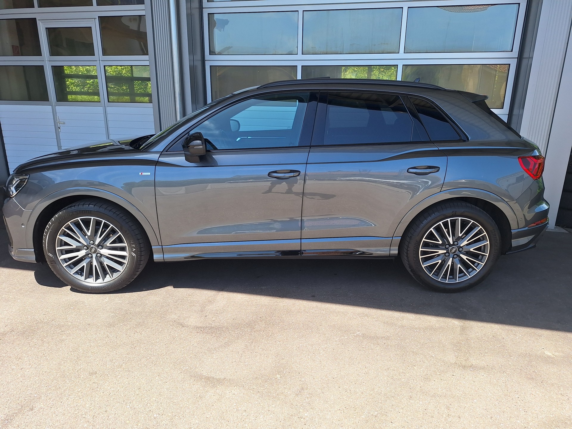 AUDI Q3 35 TFSI S line S-tronic-image-2