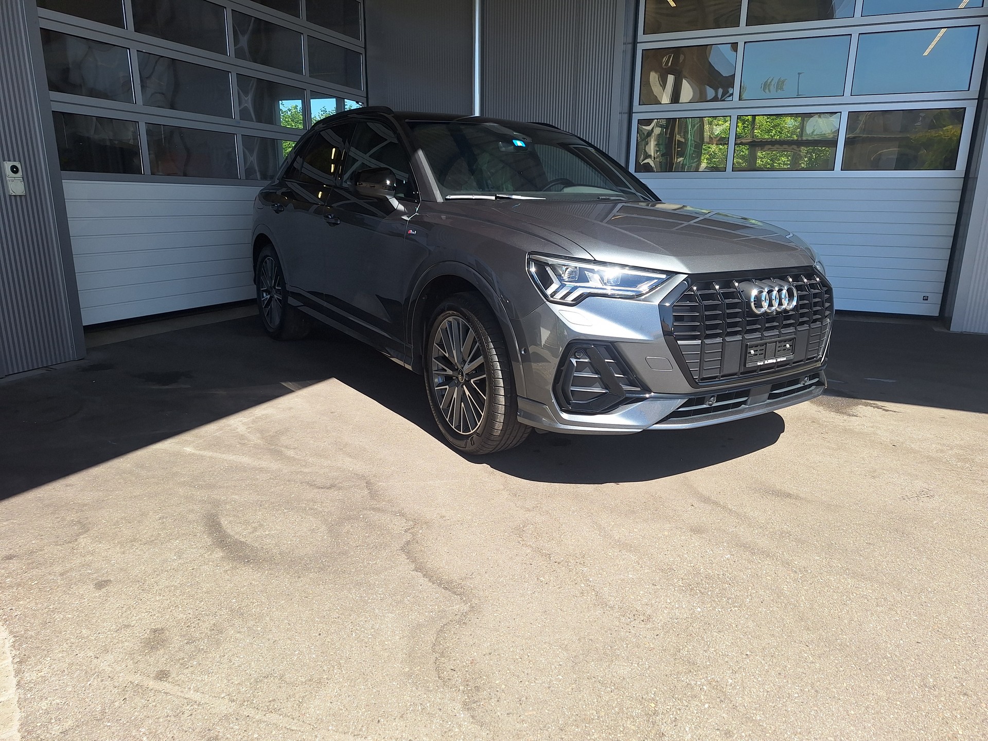 AUDI Q3 35 TFSI S line S-tronic-image-1