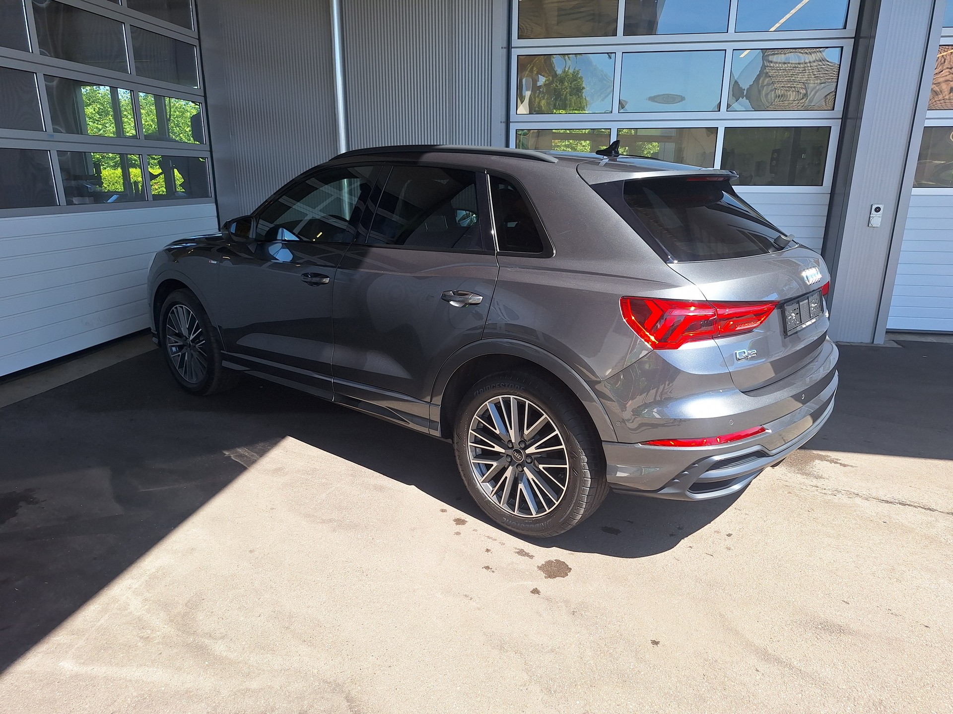 AUDI Q3 35 TFSI S line S-tronic-image-6