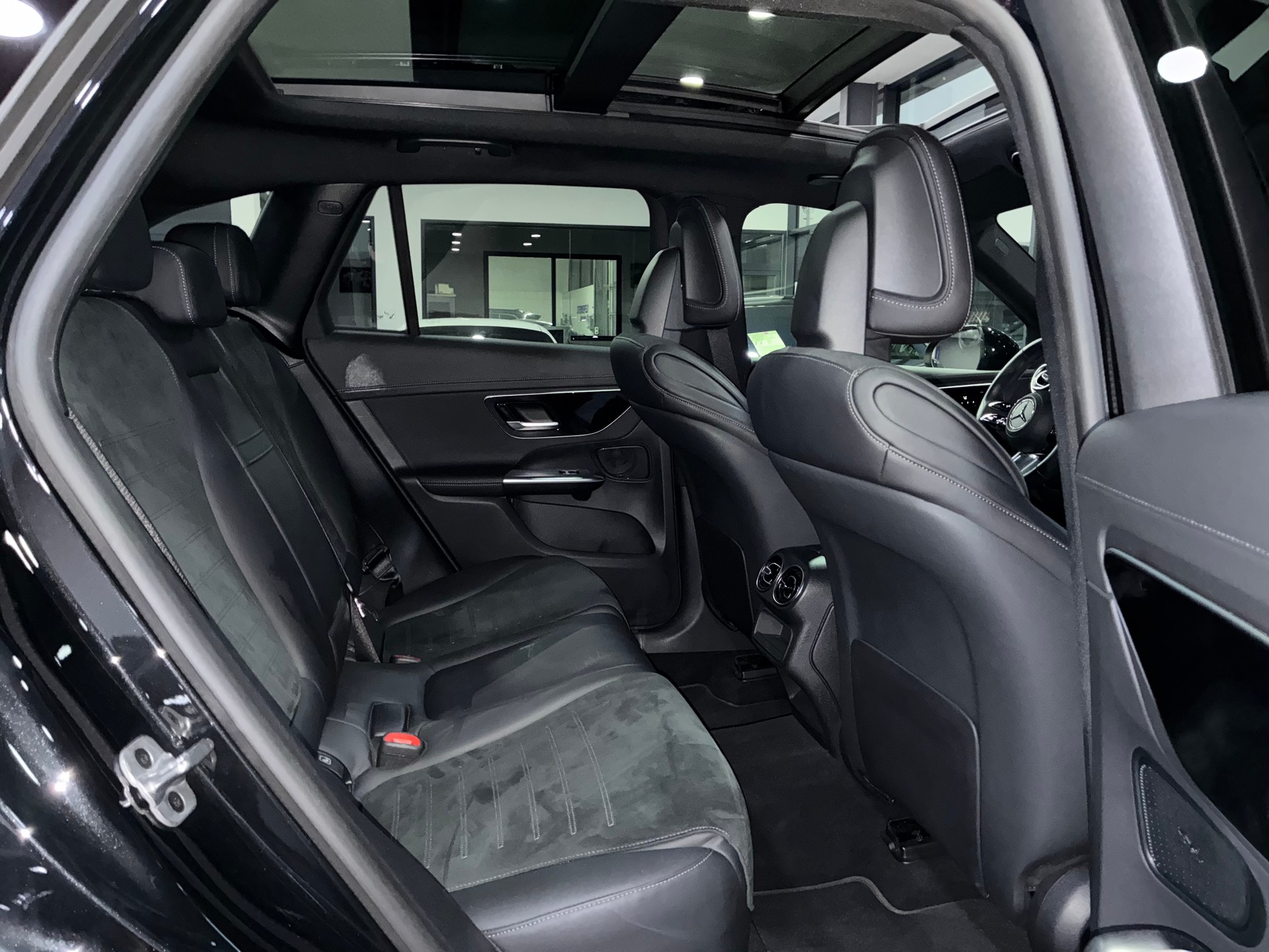 MERCEDES-BENZ GLC 220 d 4Matic 9G-Tronic-image-11