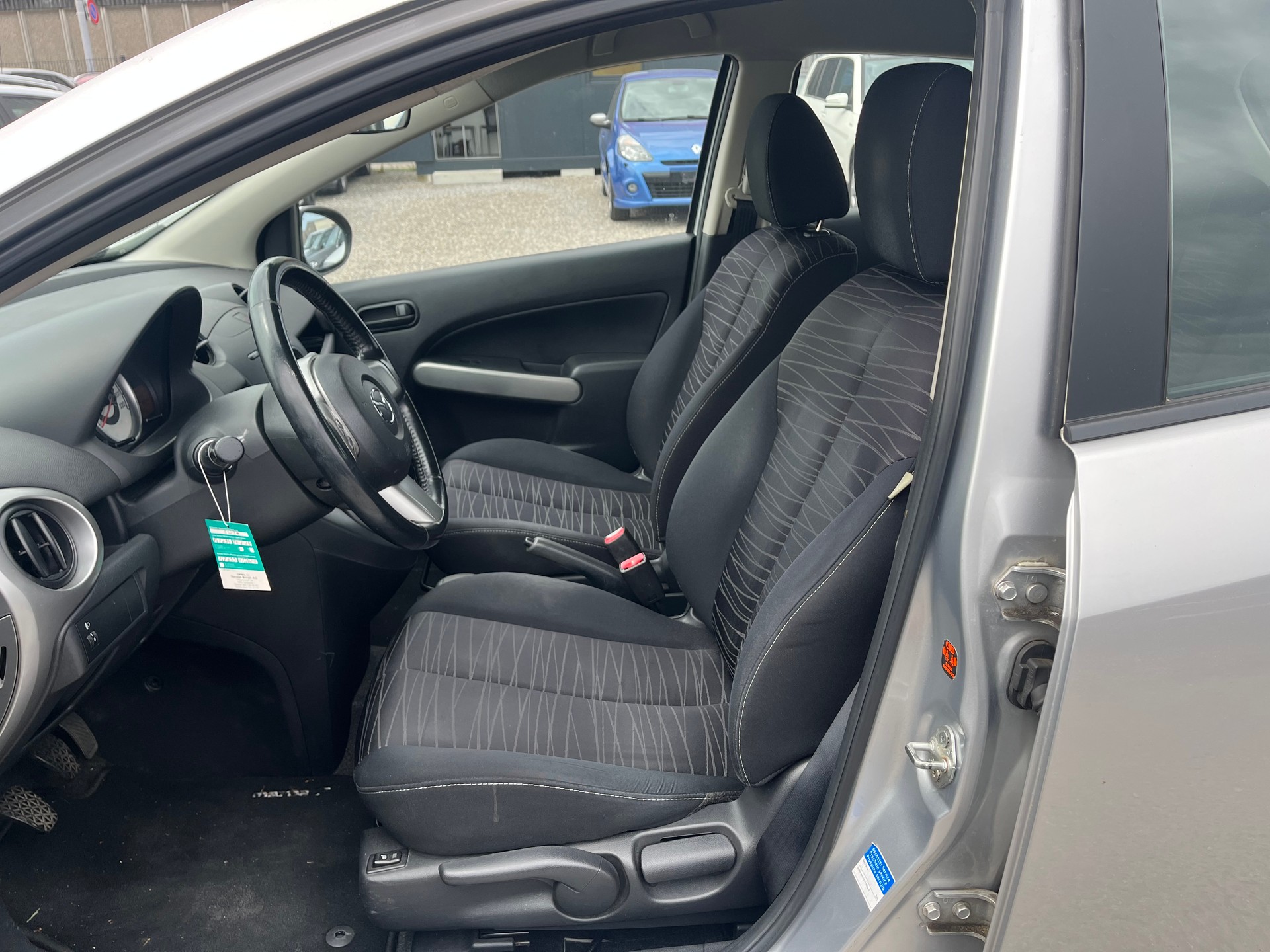 MAZDA 2 1.3i 16V Exclusive-image-10