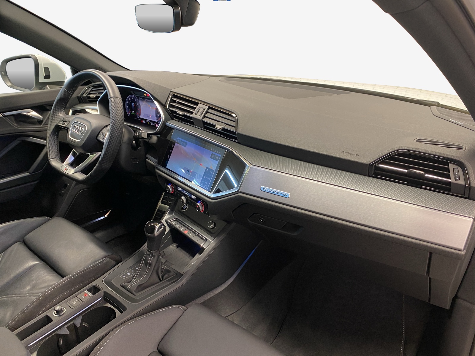 AUDI Q3 Sportback 40 TFSI S line quattro S-tronic-image-14