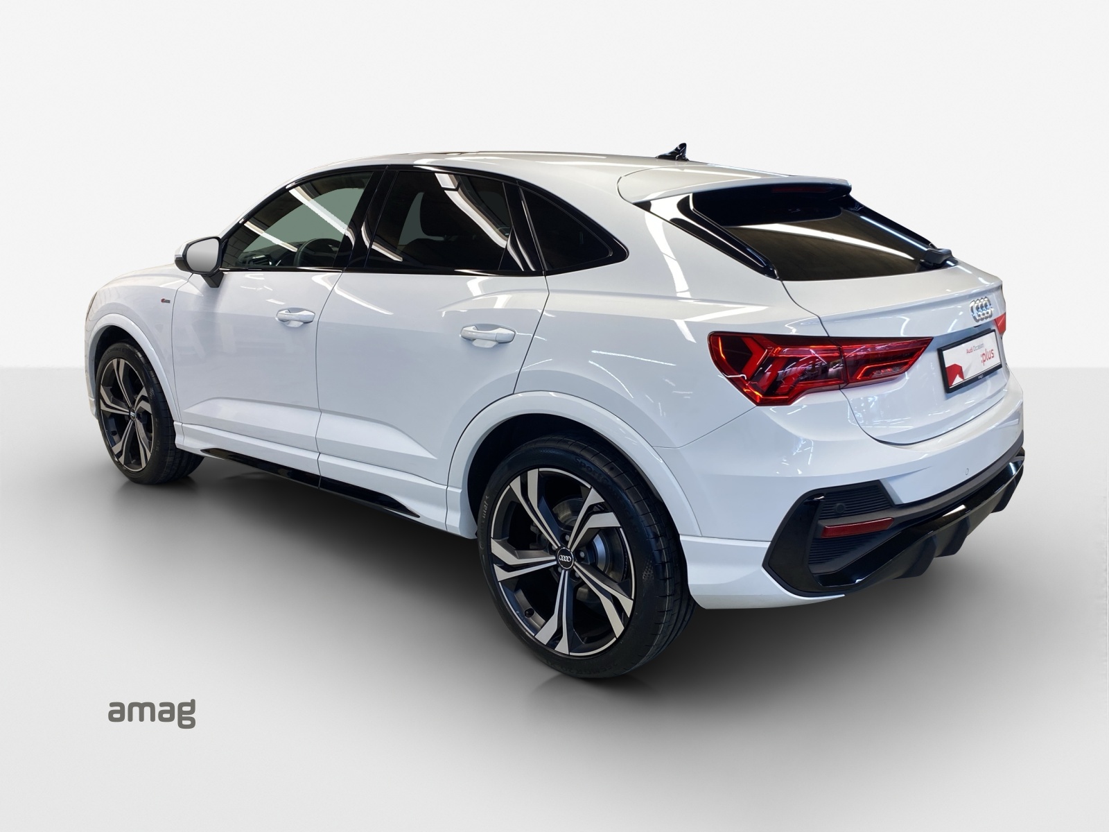 AUDI Q3 Sportback 40 TFSI S line quattro S-tronic-image-2