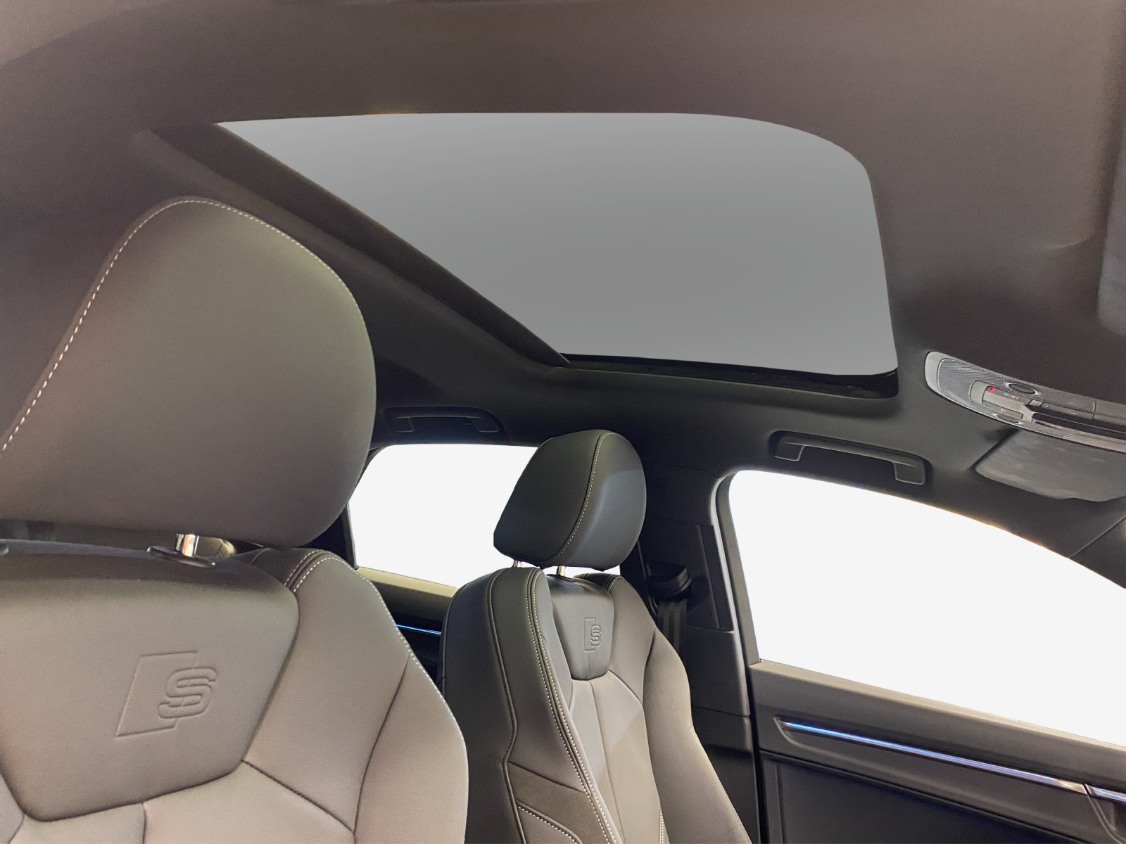 AUDI Q3 Sportback 40 TFSI S line quattro S-tronic-image-13