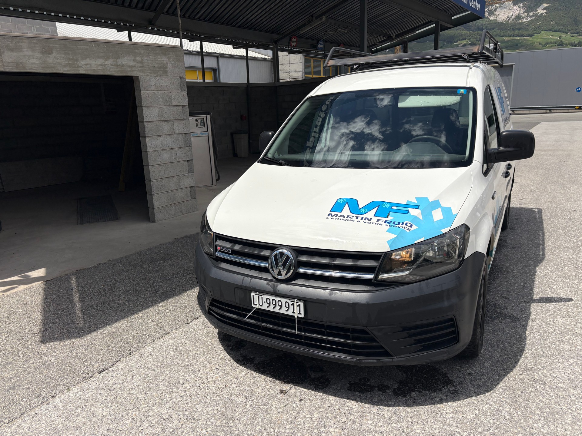 VW Caddy Maxi 2.0TDI 4Motion BlueMotion Technology-image-0