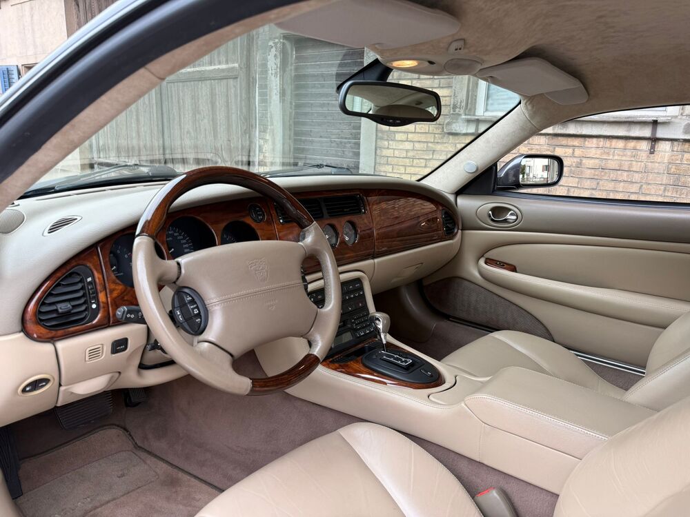 JAGUAR XKR S/C-image-10