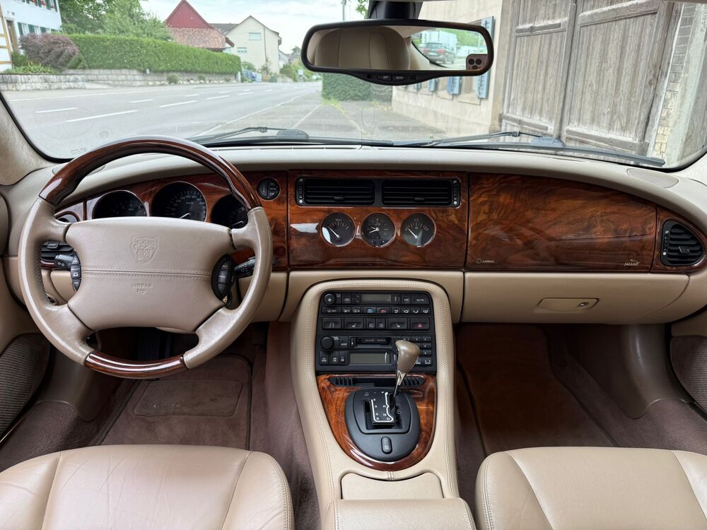 JAGUAR XKR S/C-image-9