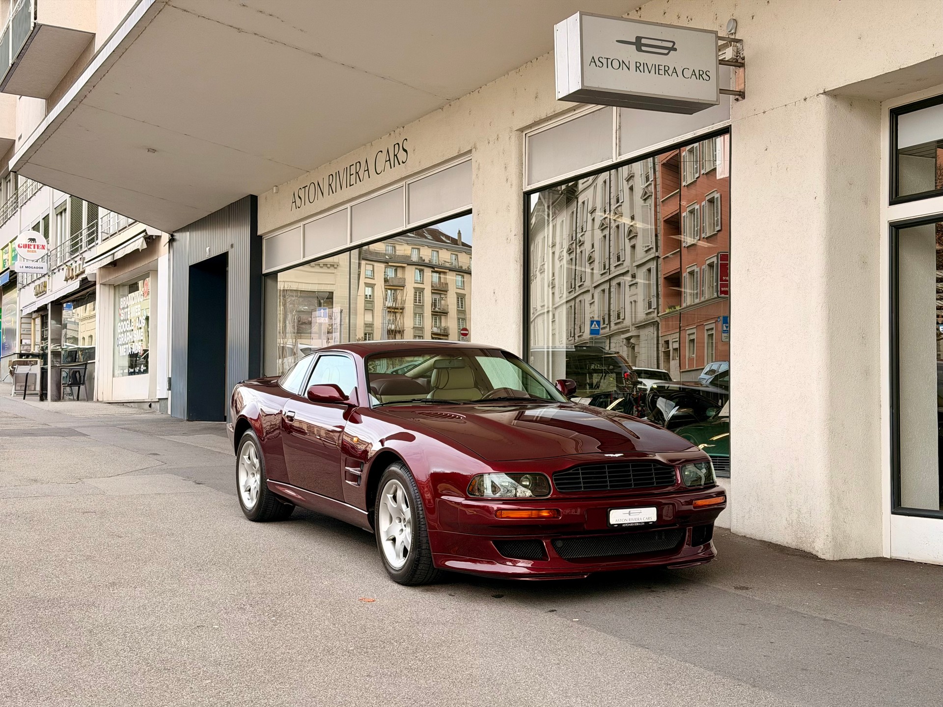 ASTON MARTIN V550-image-3