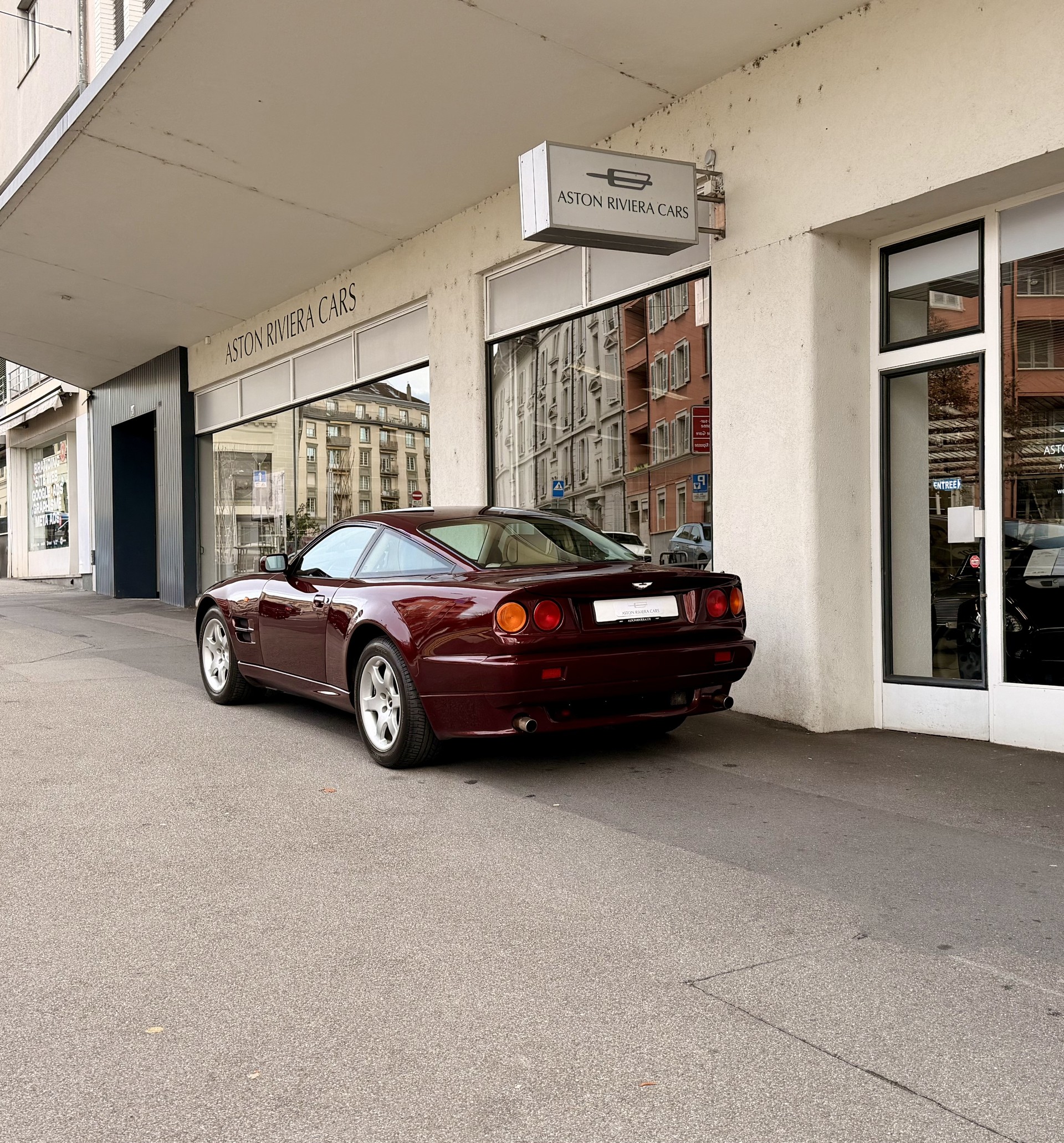 ASTON MARTIN V550-image-2