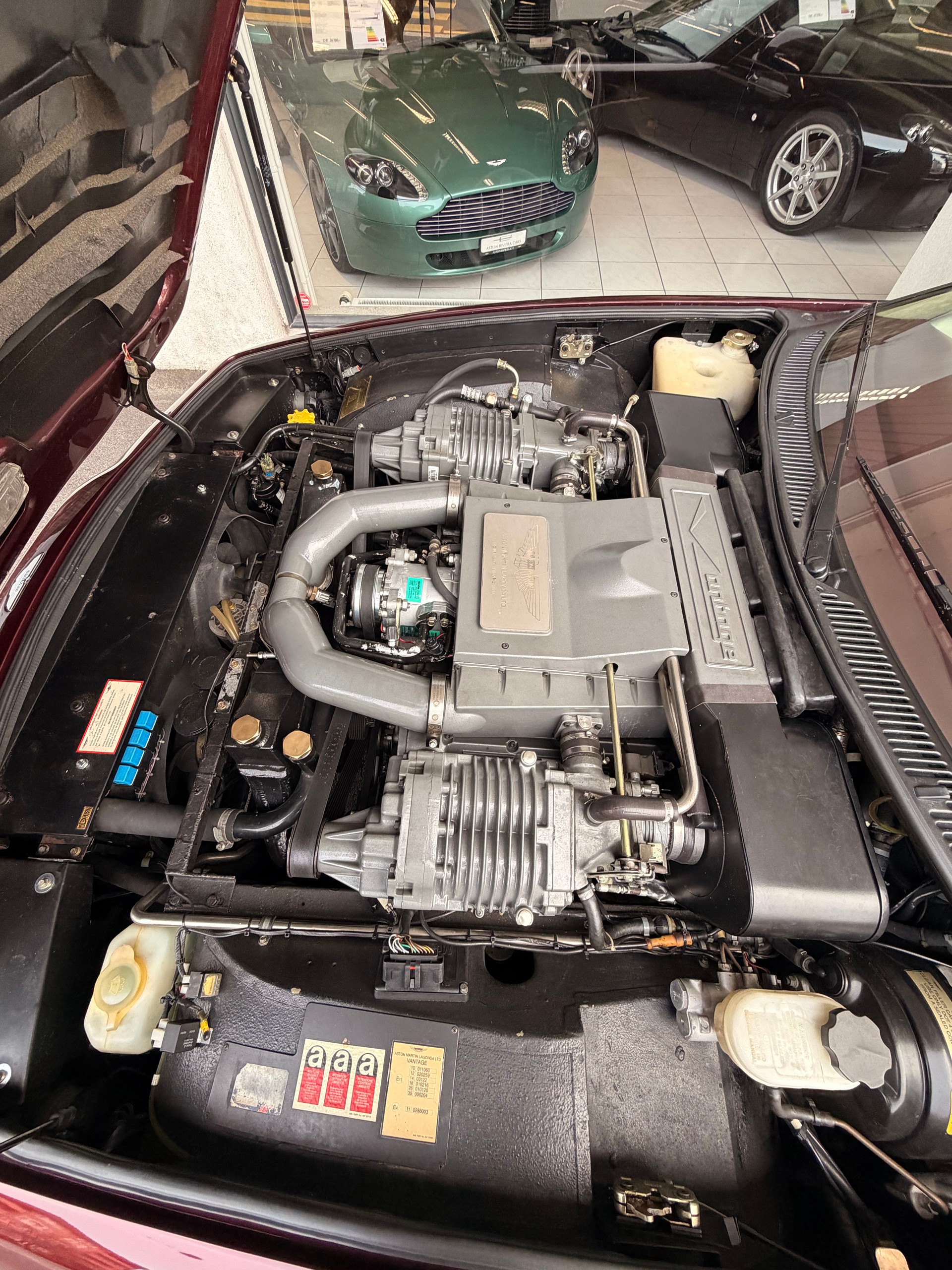 ASTON MARTIN V550-image-10