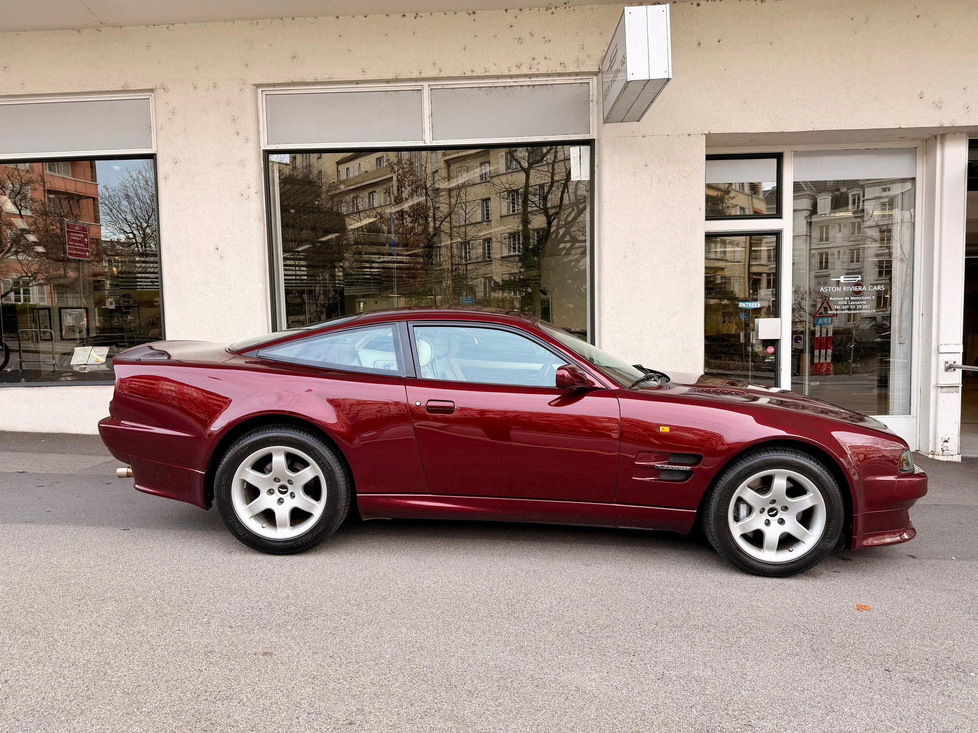 ASTON MARTIN V550-image-4