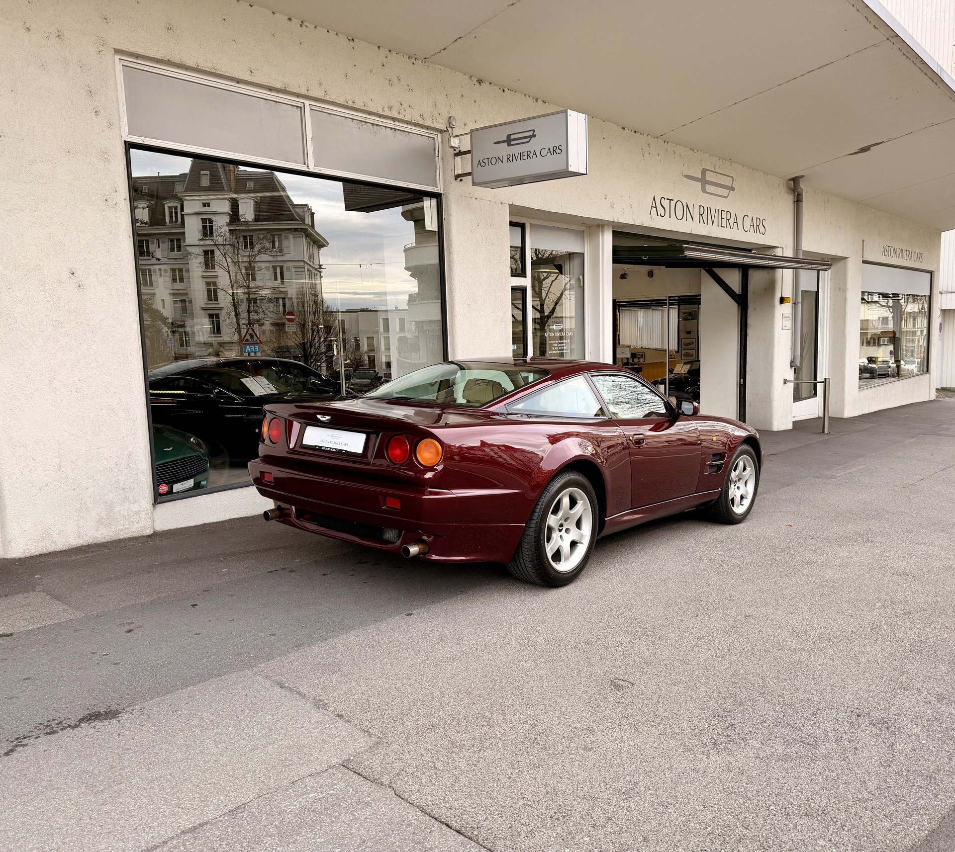ASTON MARTIN V550-image-5