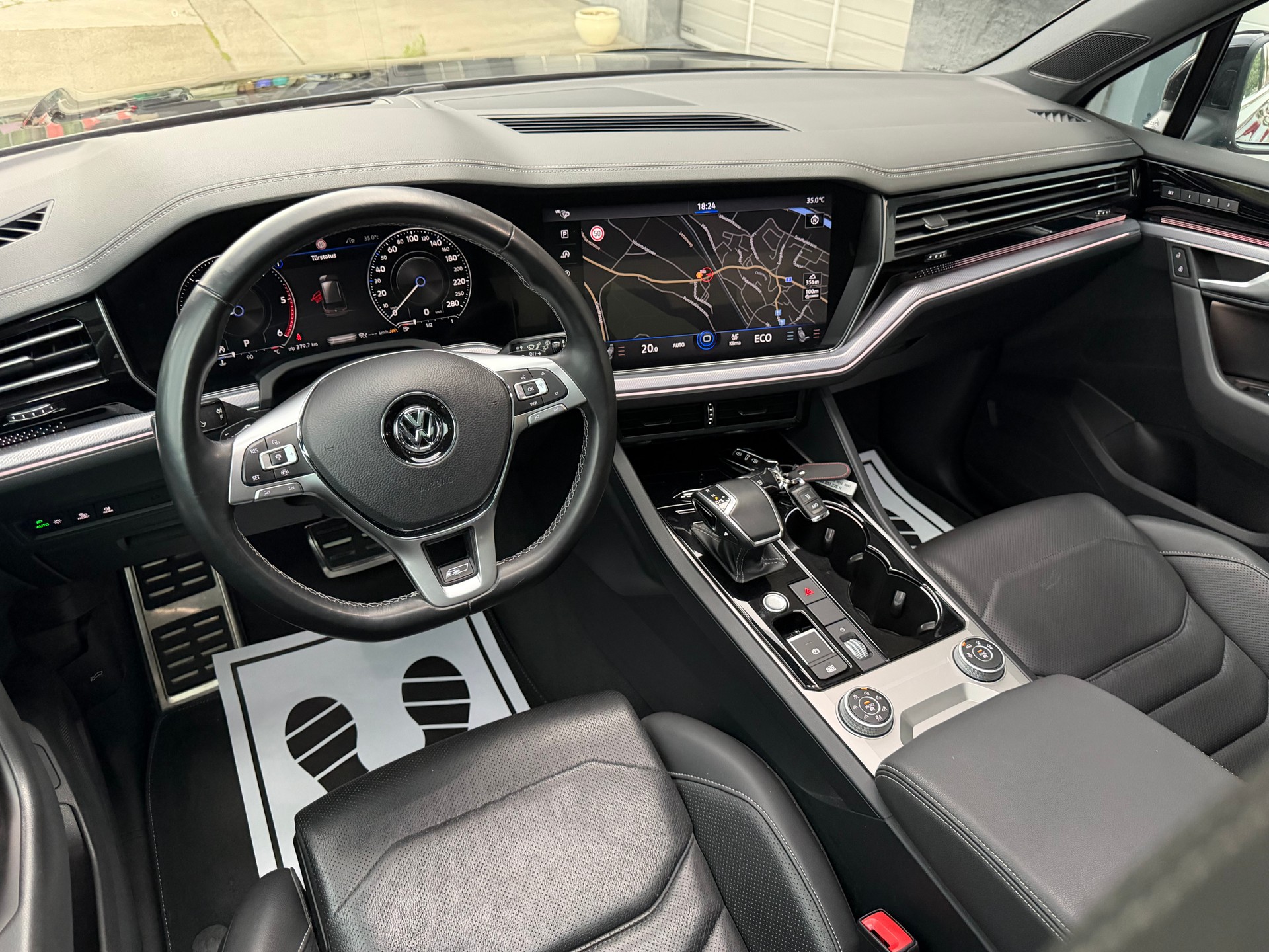VW Touareg 3.0 TDI R Line Tiptronic-image-12