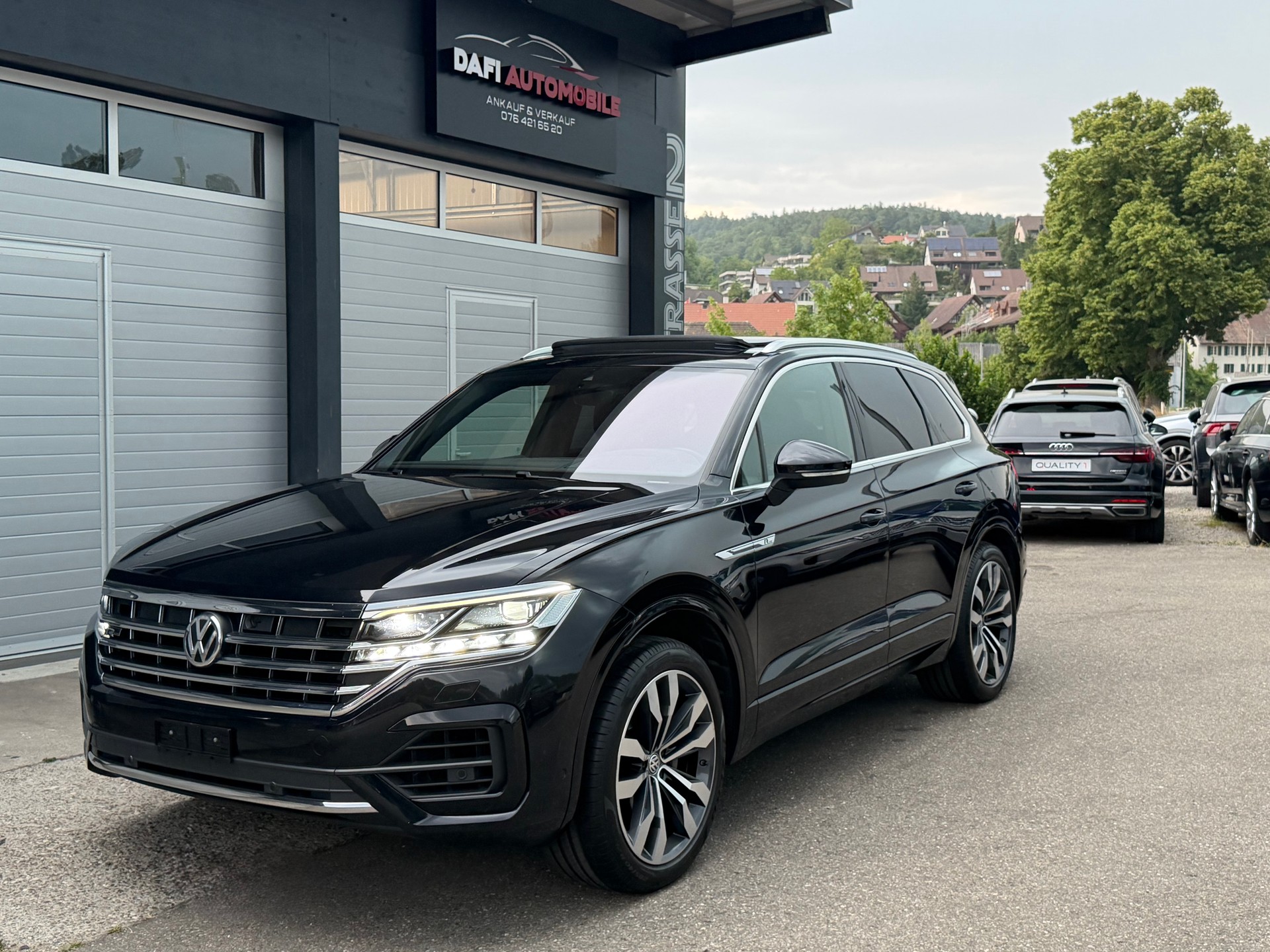 VW Touareg 3.0 TDI R Line Tiptronic-image-0