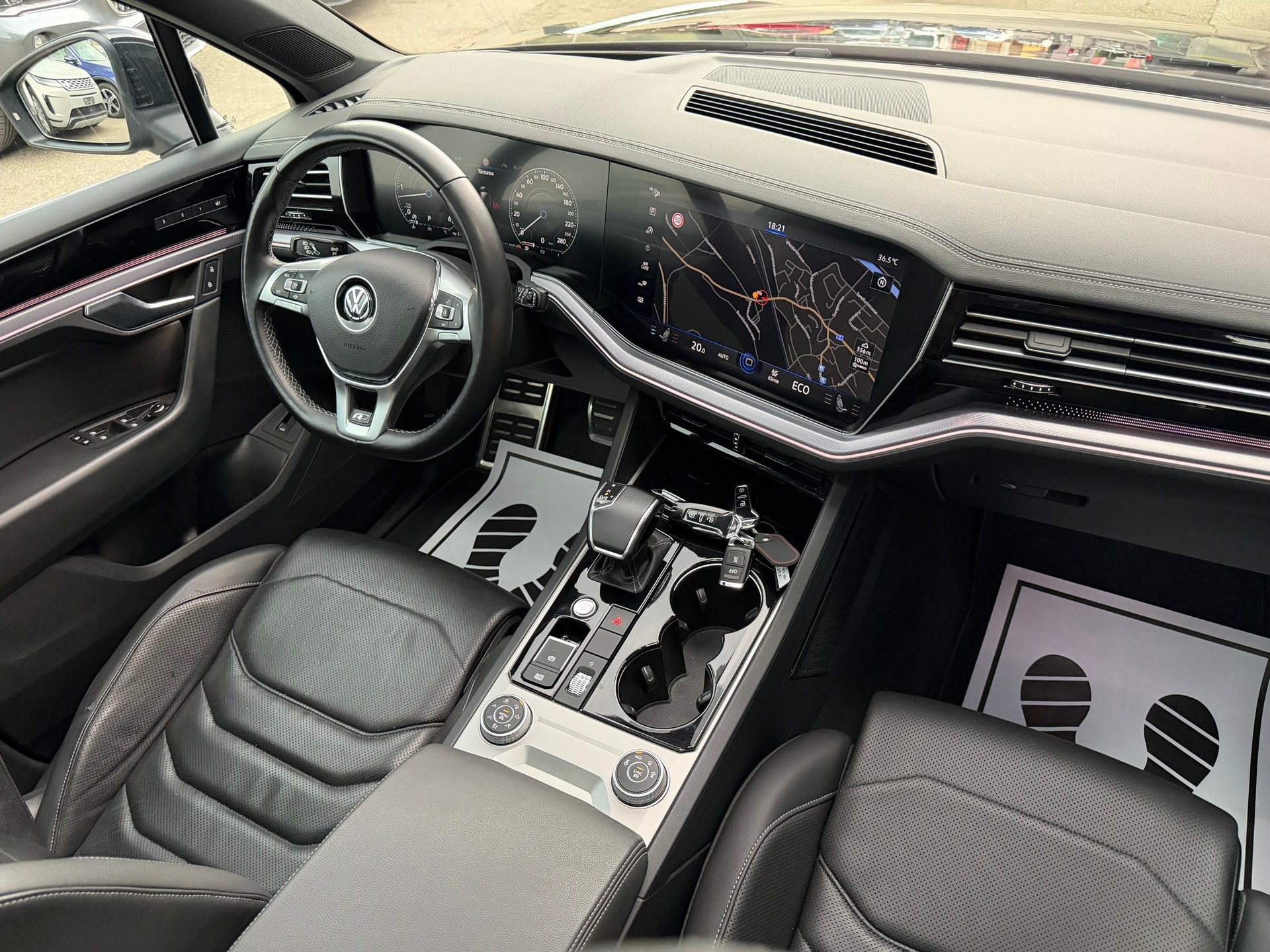 VW Touareg 3.0 TDI R Line Tiptronic-image-8