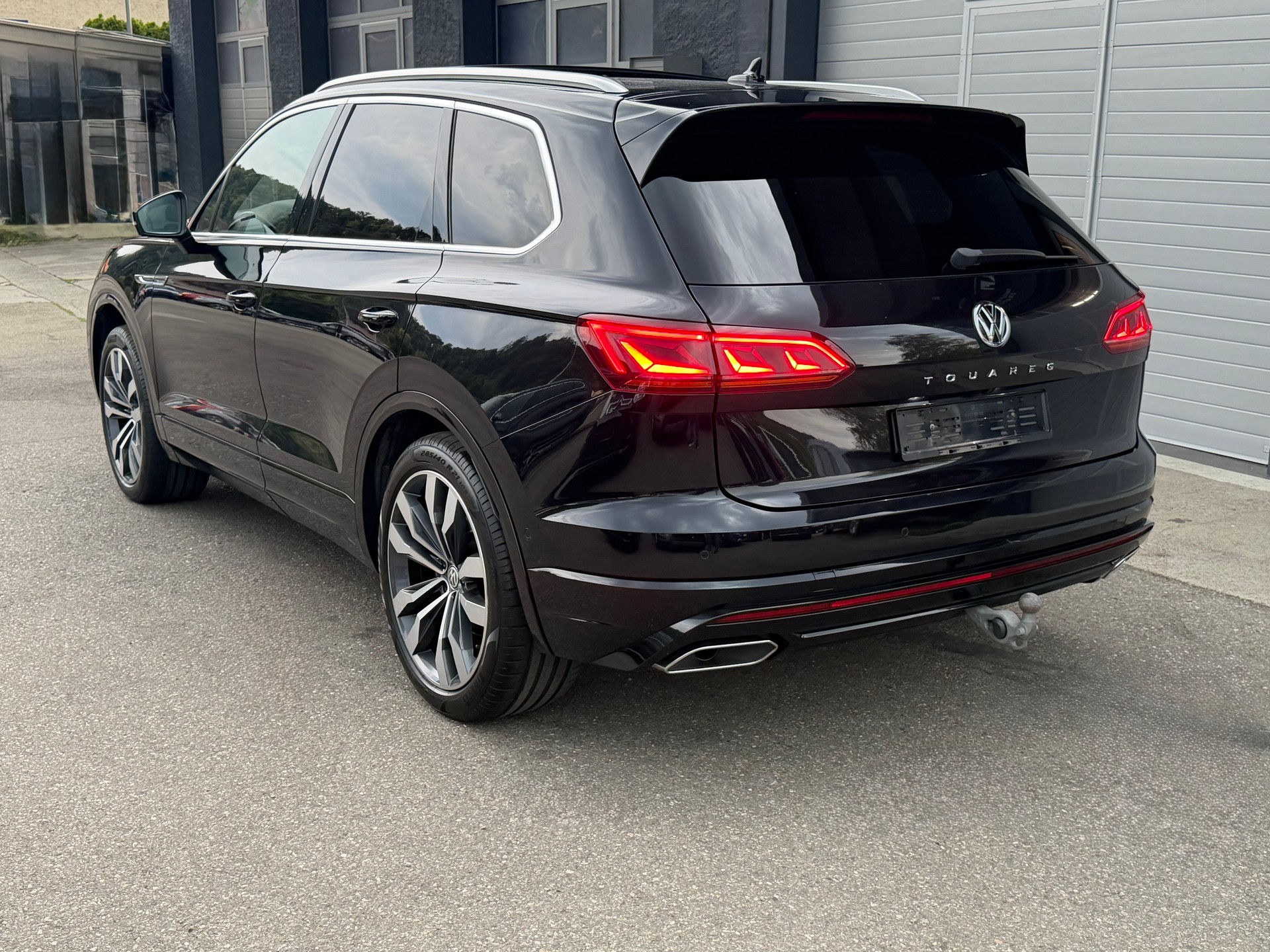 VW Touareg 3.0 TDI R Line Tiptronic-image-3