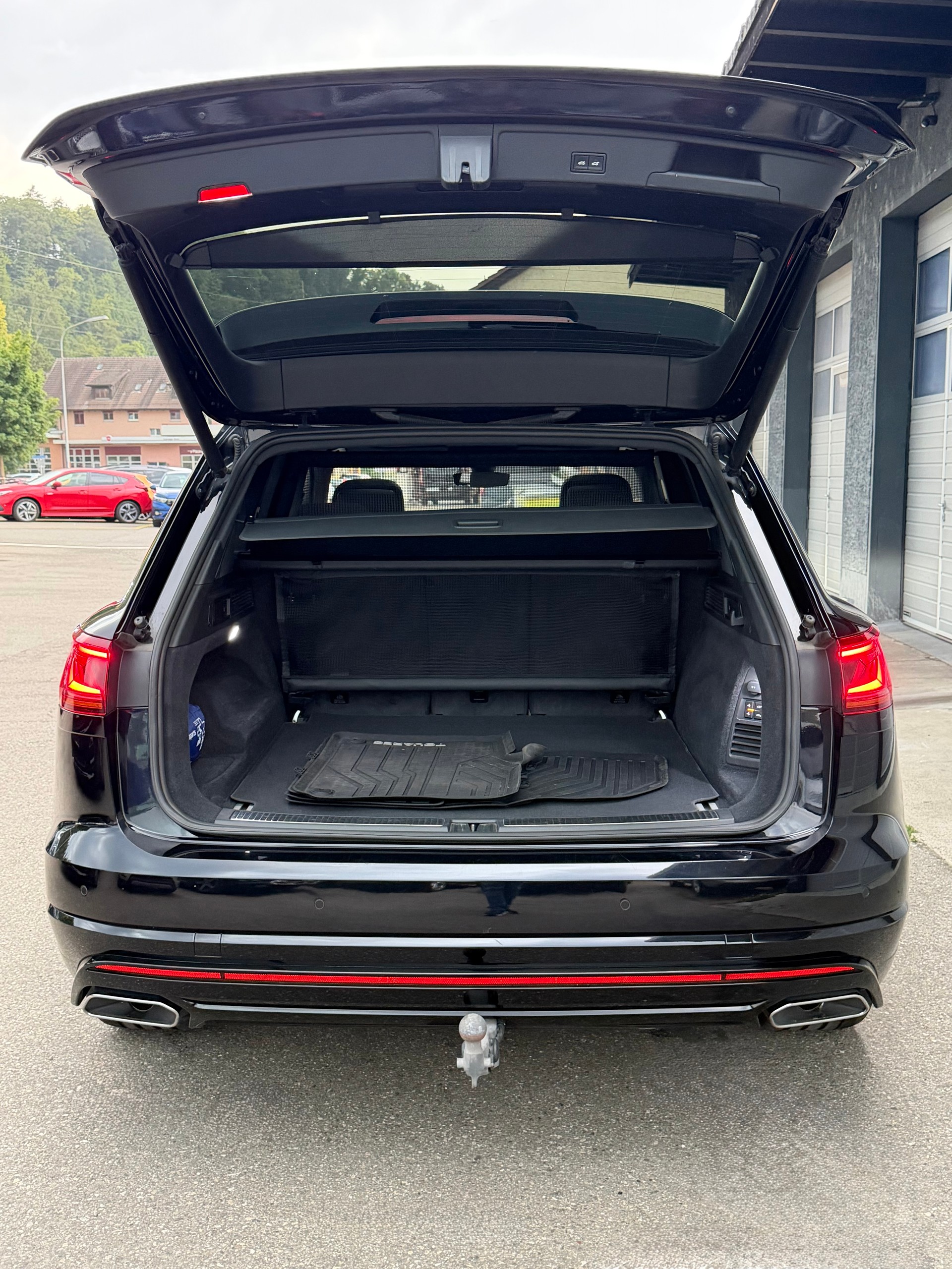 VW Touareg 3.0 TDI R Line Tiptronic-image-5