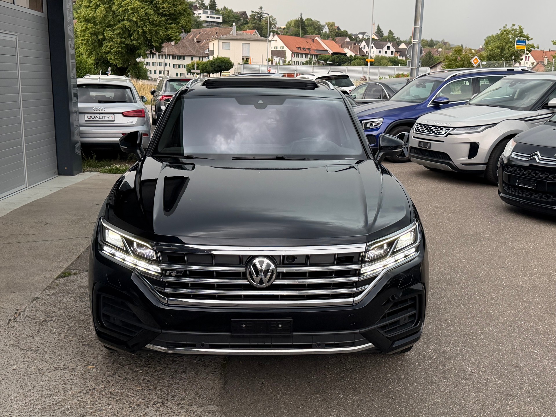 VW Touareg 3.0 TDI R Line Tiptronic-image-1