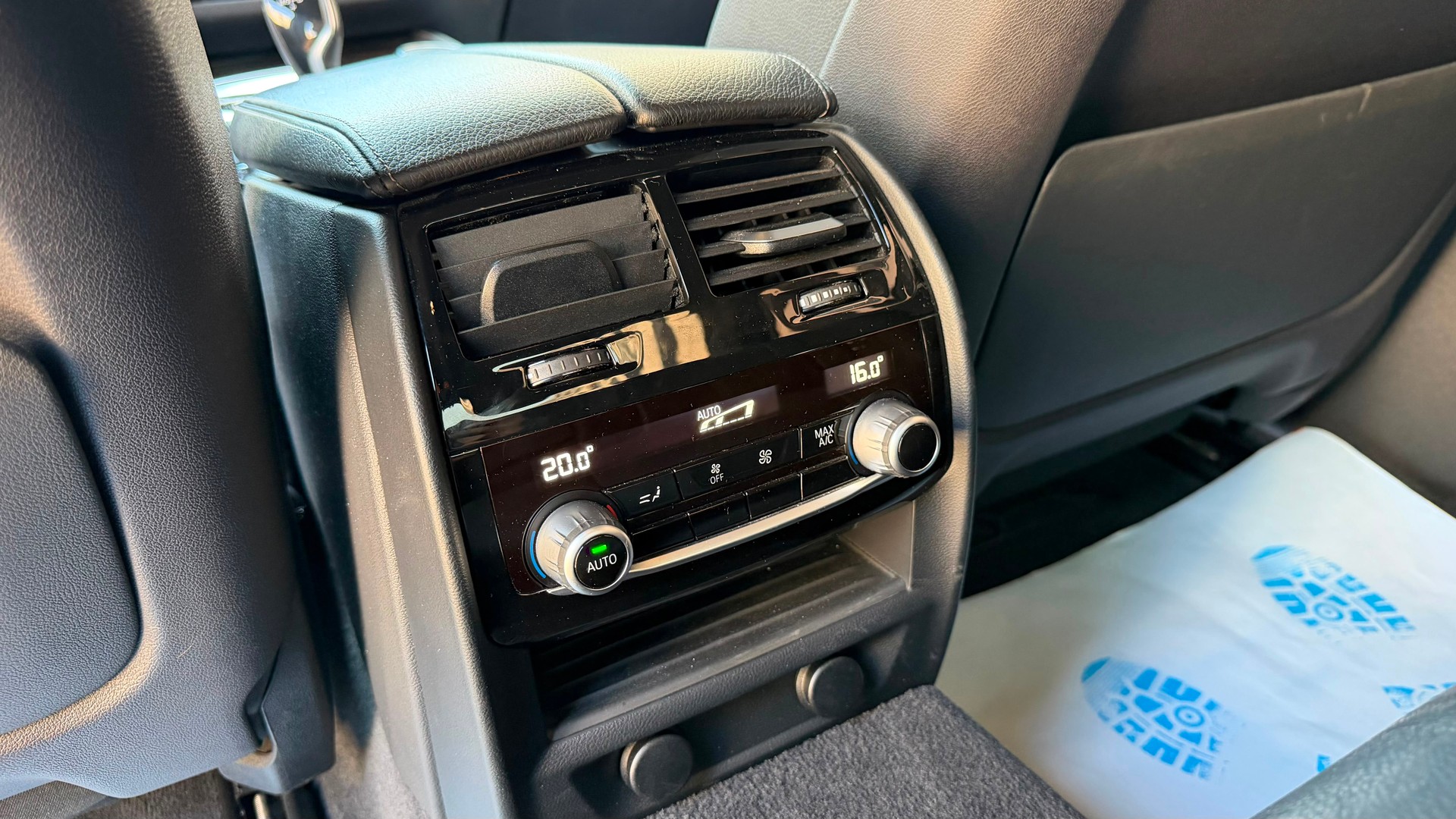 BMW M550i xDrive Steptronic-image-15