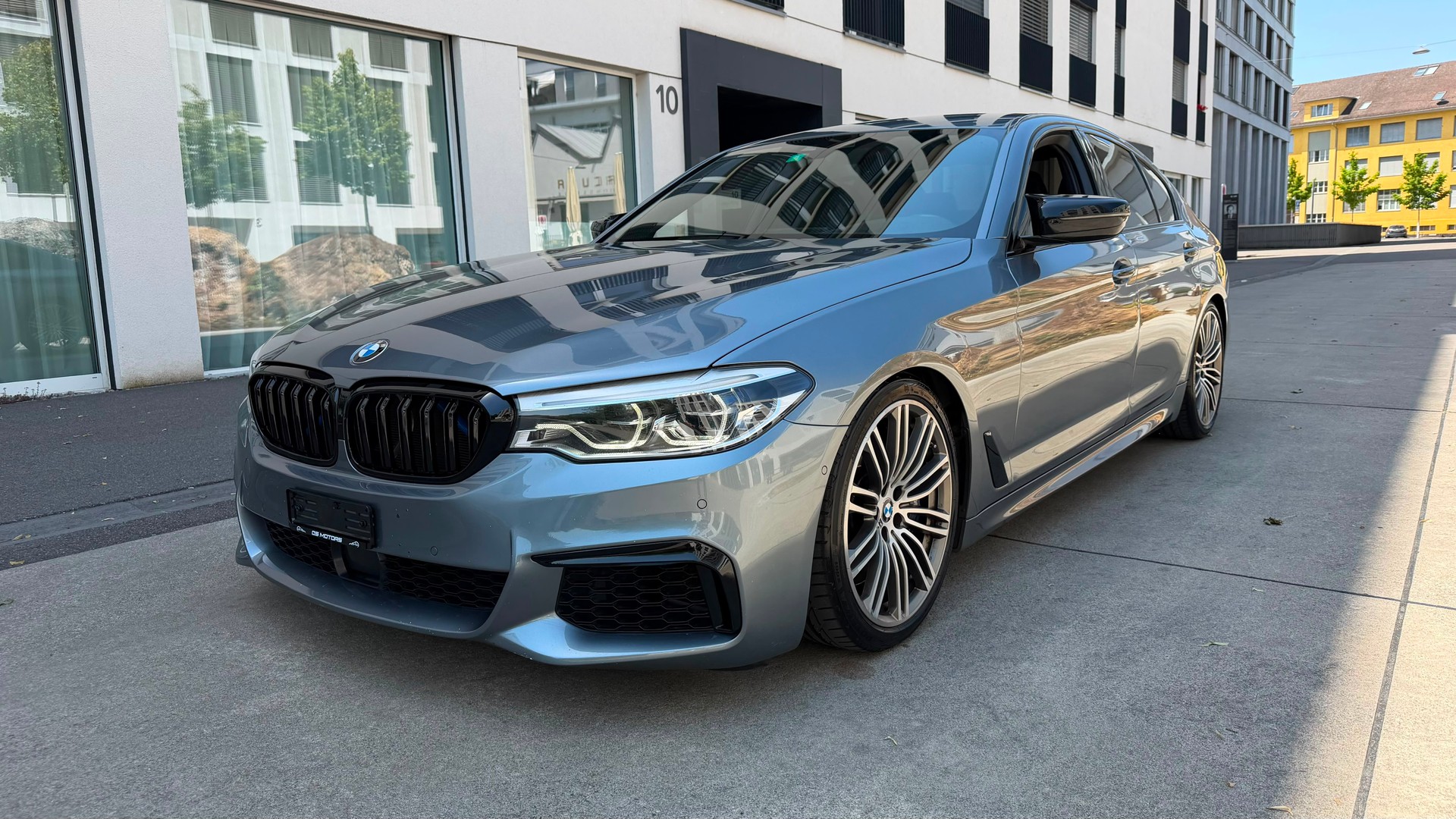 BMW M550i xDrive Steptronic-image-1