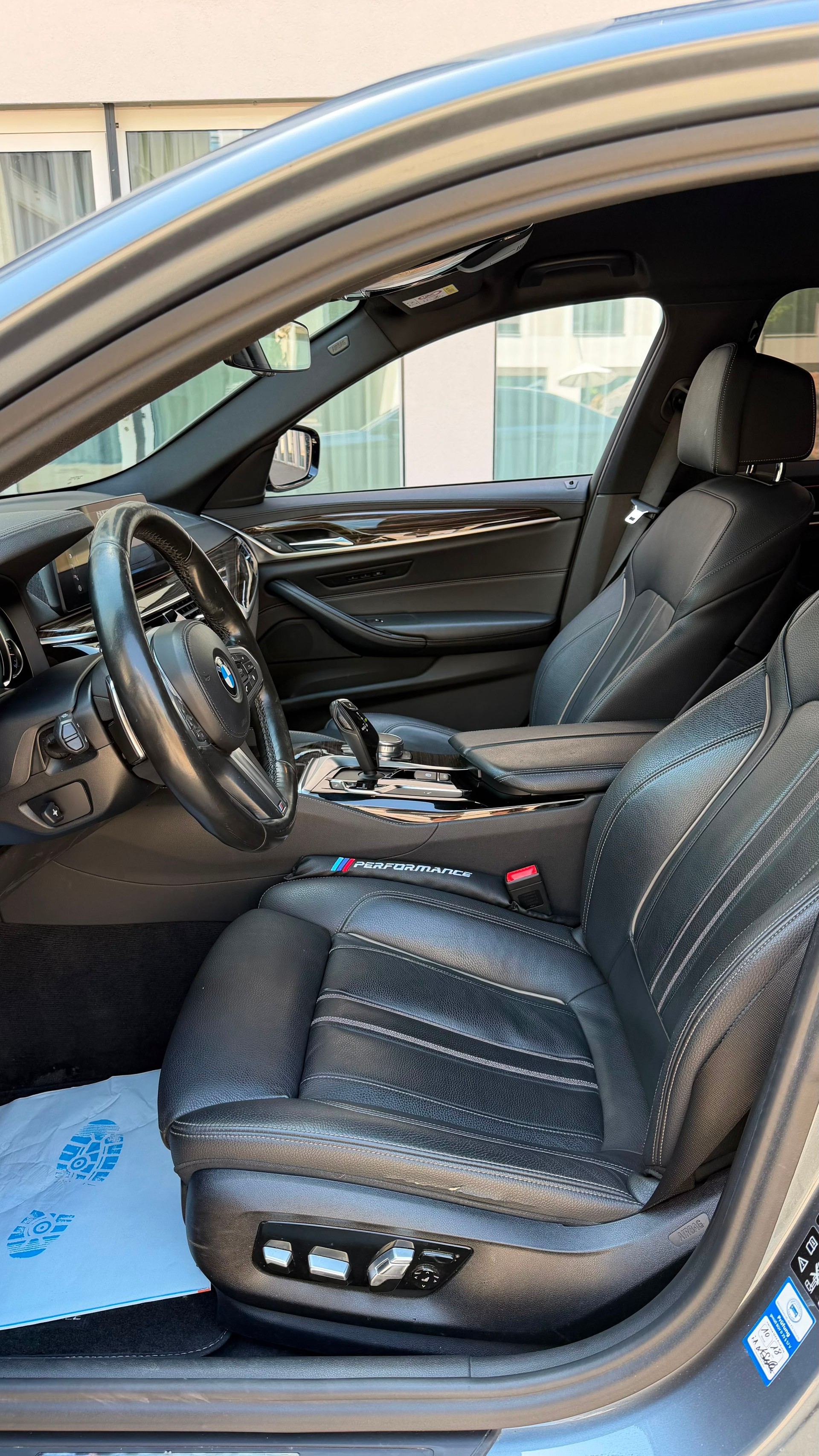 BMW M550i xDrive Steptronic-image-8