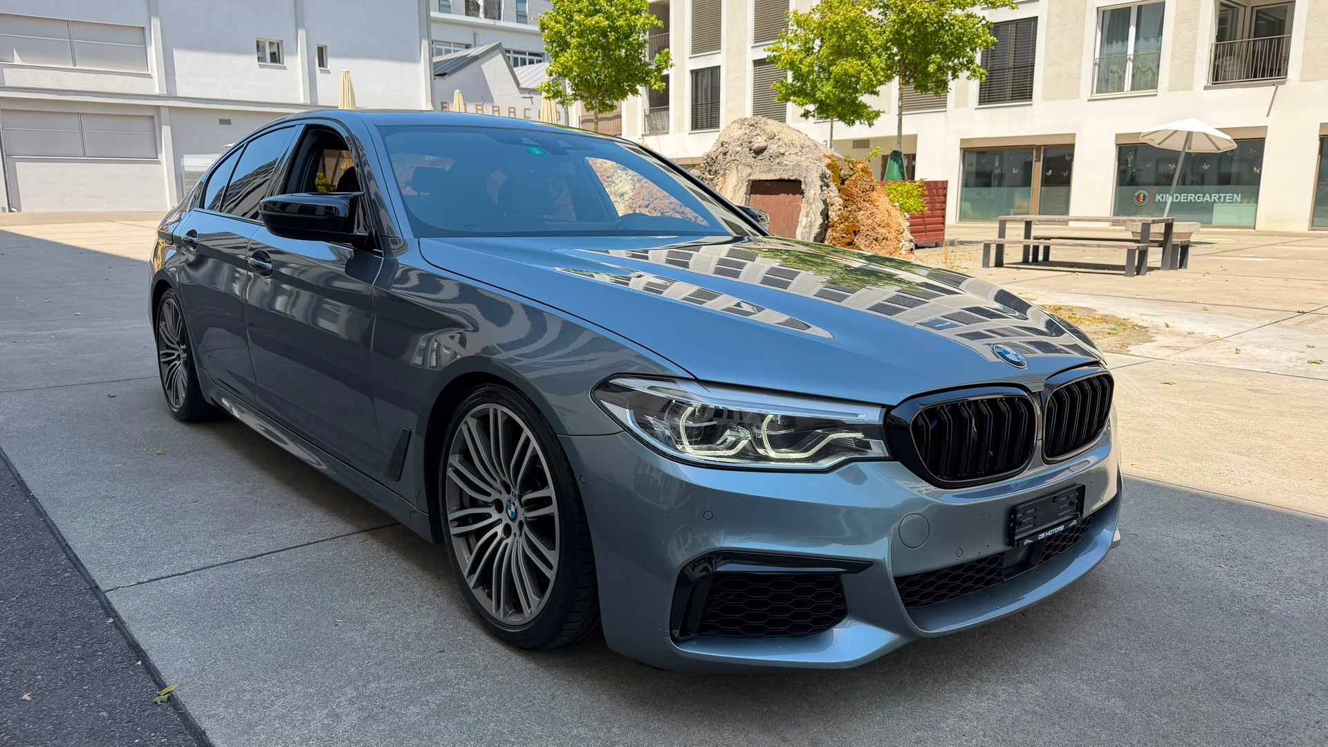 BMW M550i xDrive Steptronic-image-0