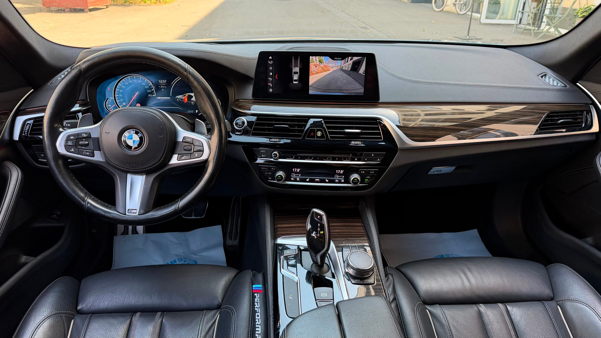 BMW M550i xDrive Steptronic-image-13