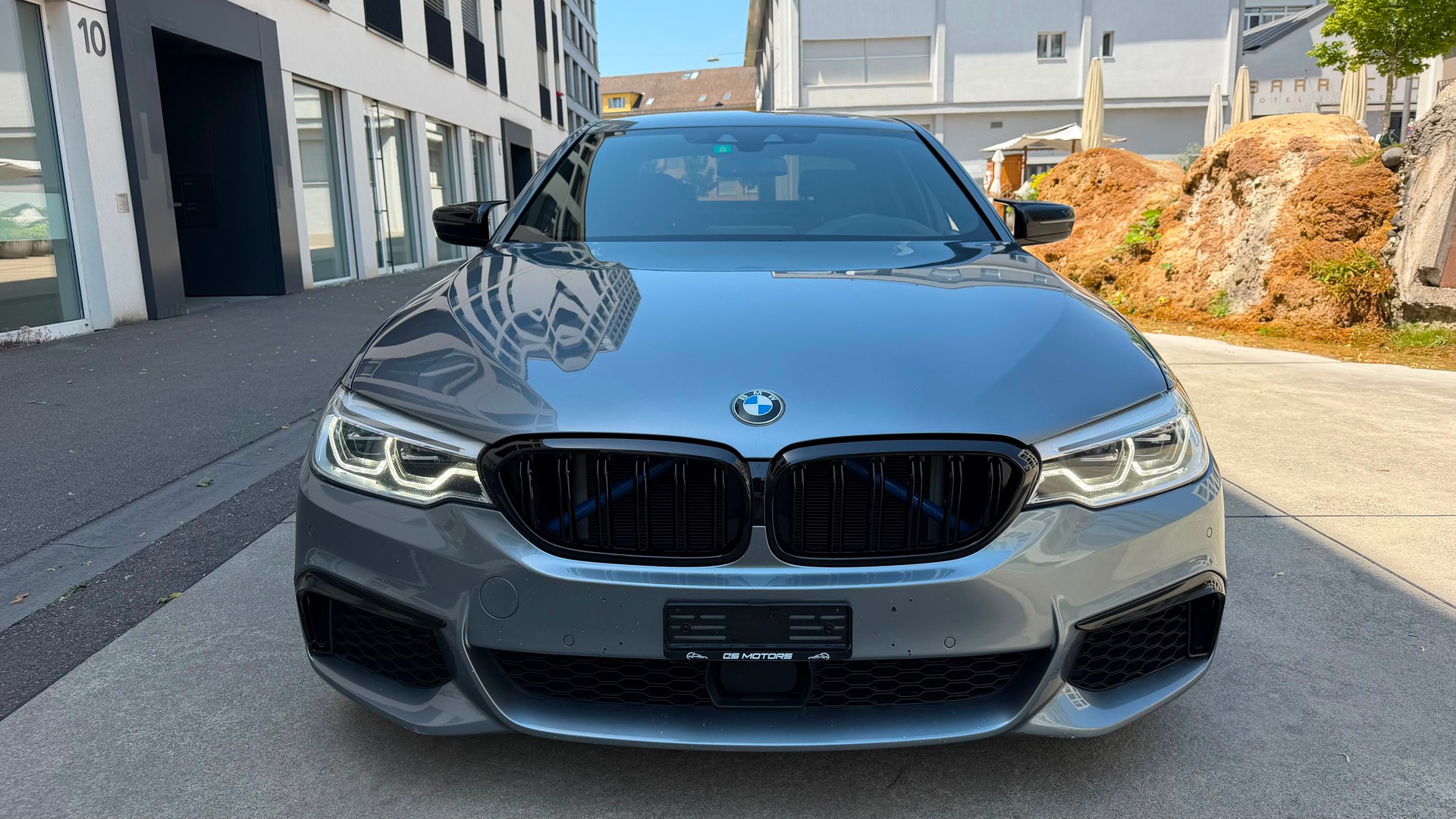 BMW M550i xDrive Steptronic-image-2