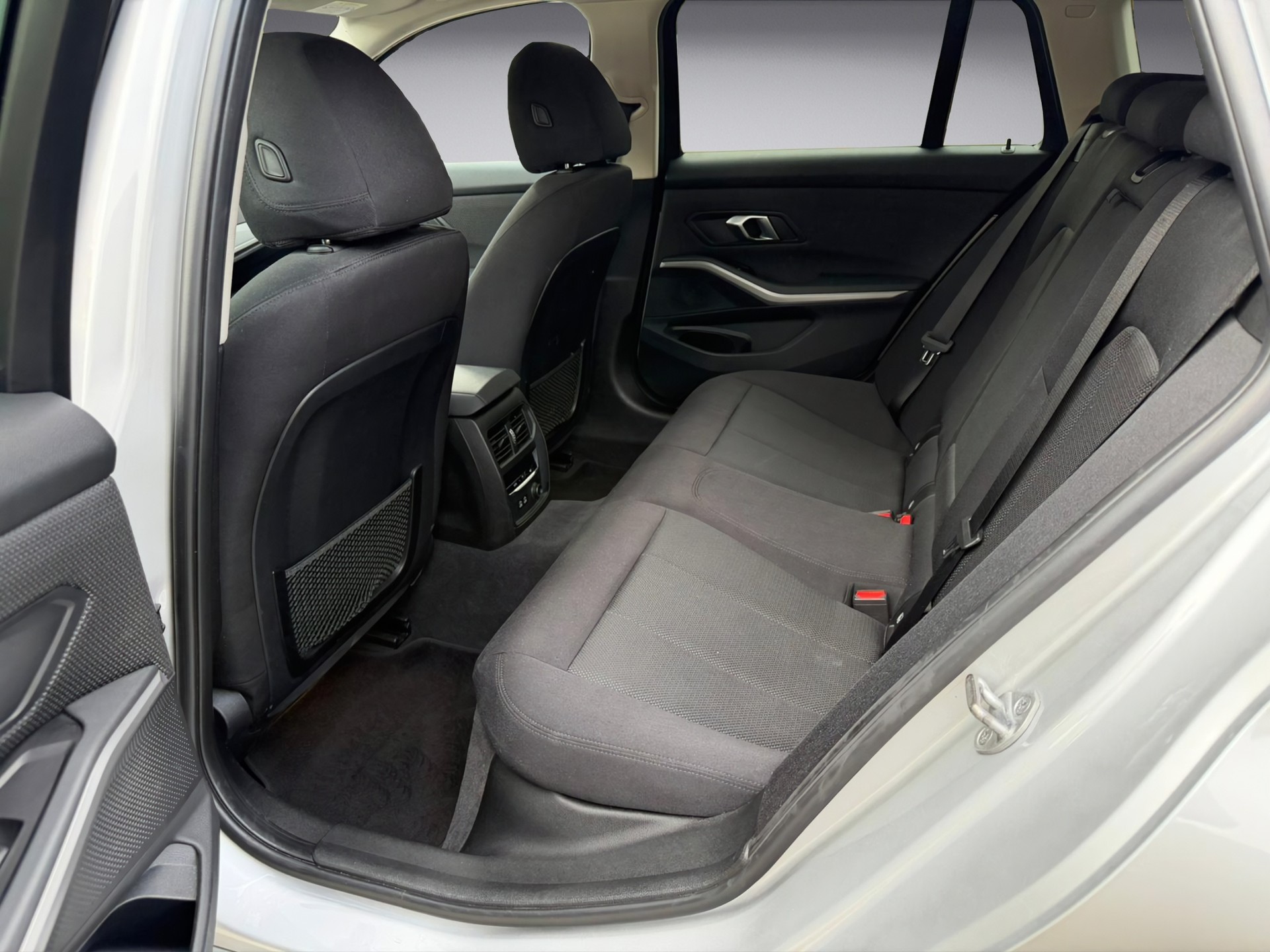 BMW 320d xDrive Touring Steptronic * Diesel * 190 PS *-image-12