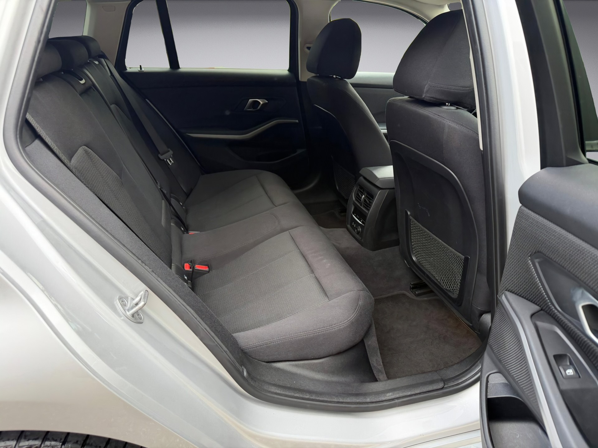 BMW 320d xDrive Touring Steptronic * Diesel * 190 PS *-image-13
