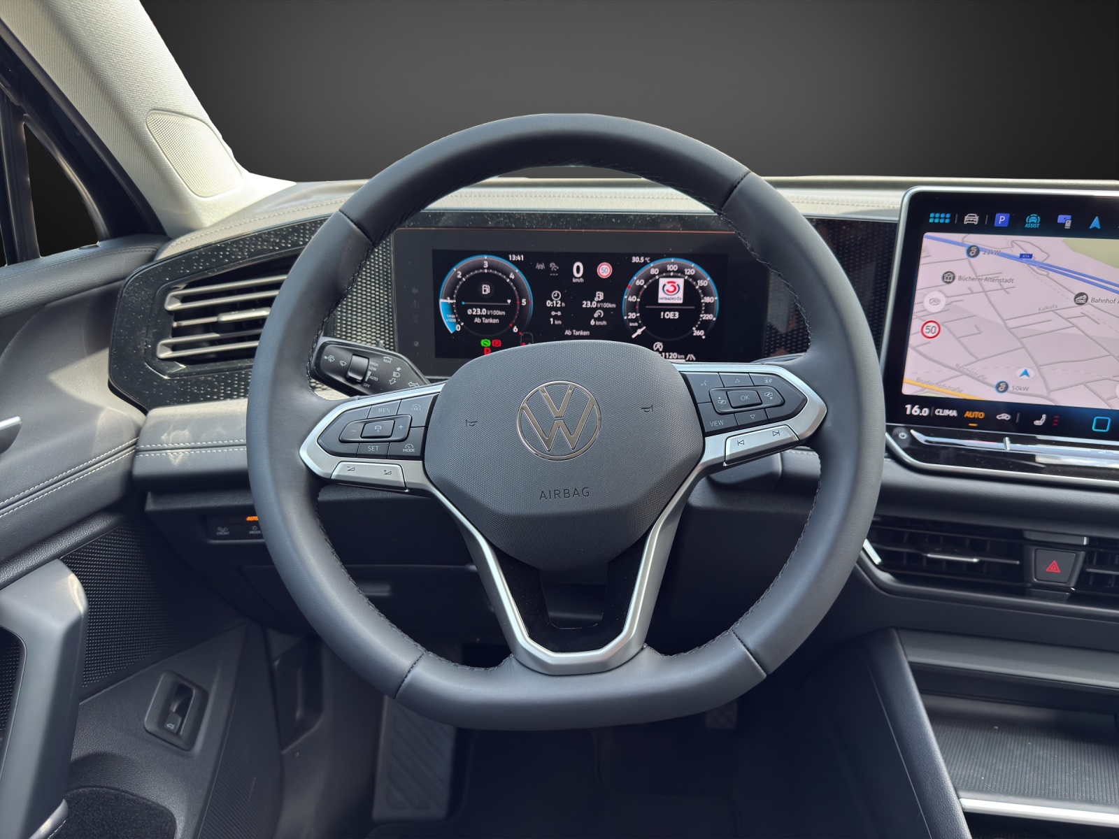 VW Tiguan 2.0 TDI SCR Elegance 4Motion DSG-image-10