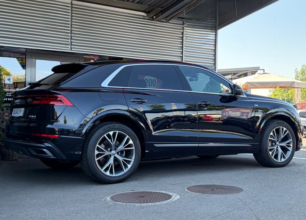AUDI Q8 55 TFSi quattro S line-image-2
