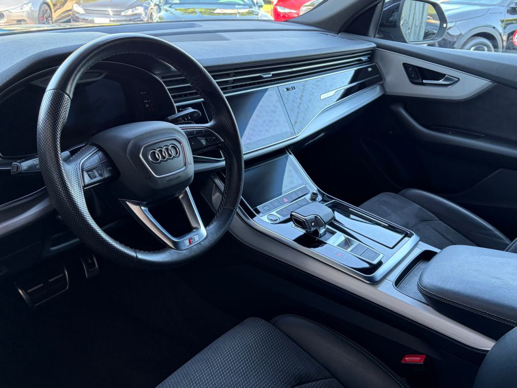 AUDI Q8 55 TFSi quattro S line-image-4