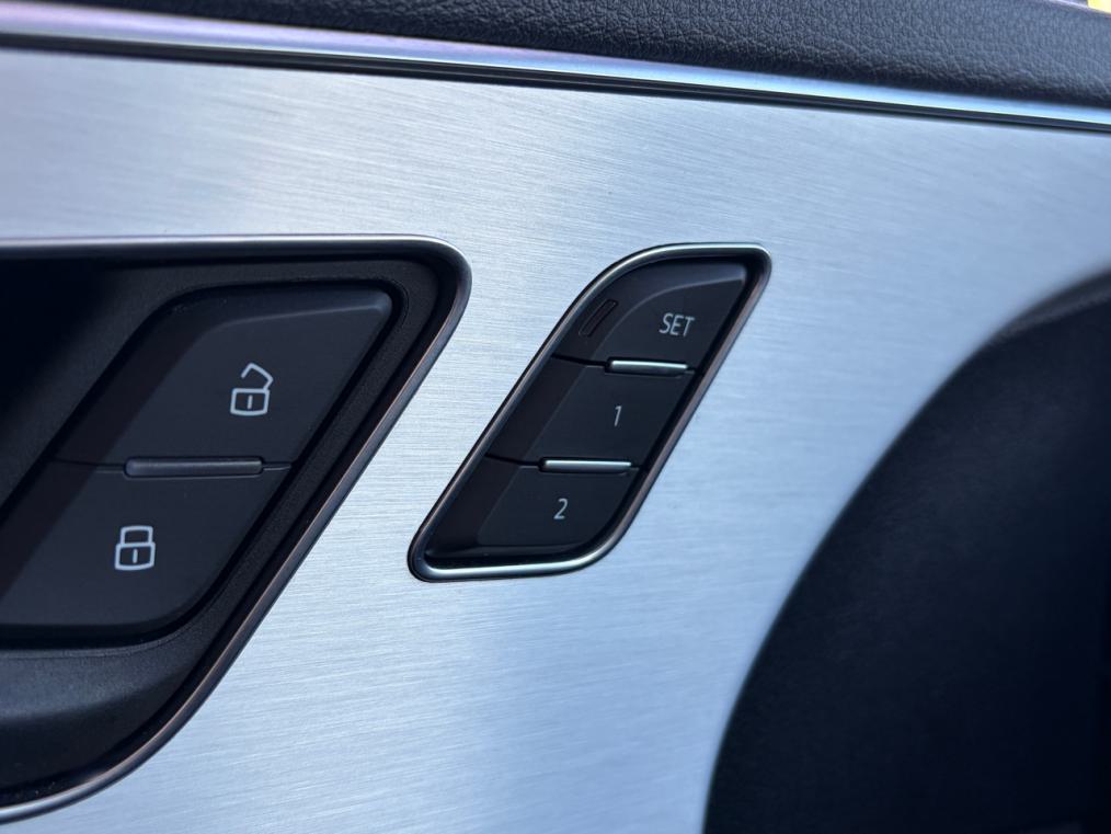 AUDI Q8 55 TFSi quattro S line-image-5