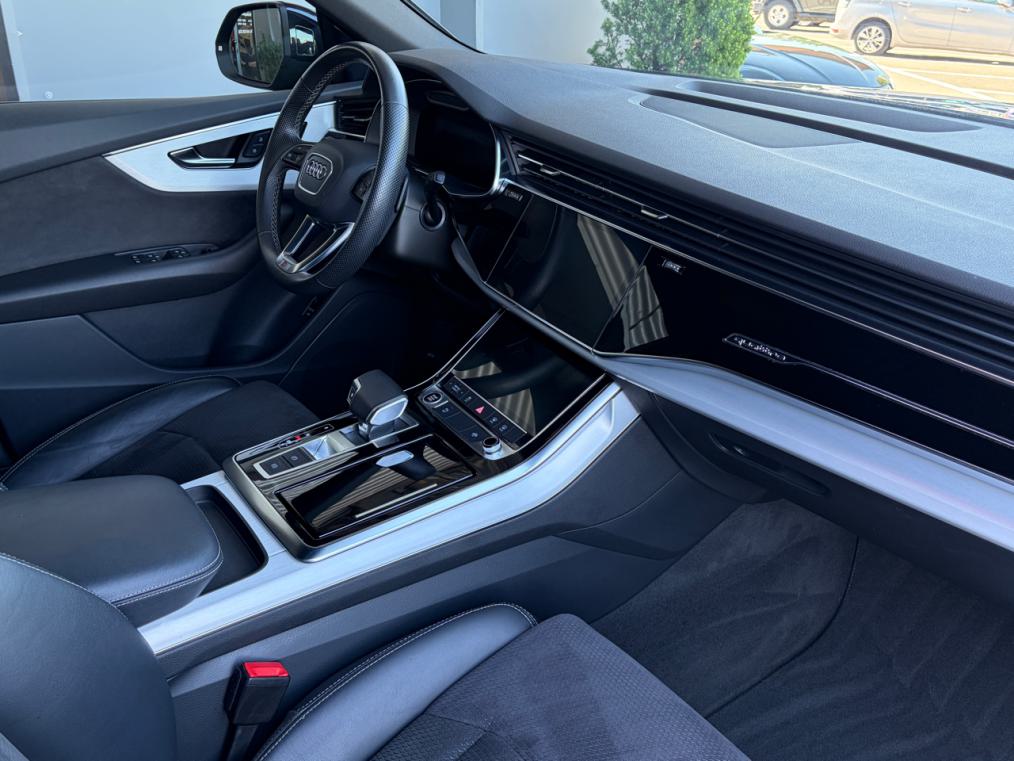 AUDI Q8 55 TFSi quattro S line-image-9