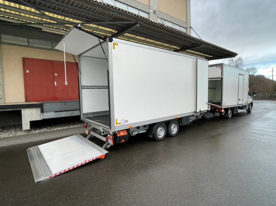 IVECO Daily 35 S 18H A8 Durchlader mit 2x Hebebühnen-image-3