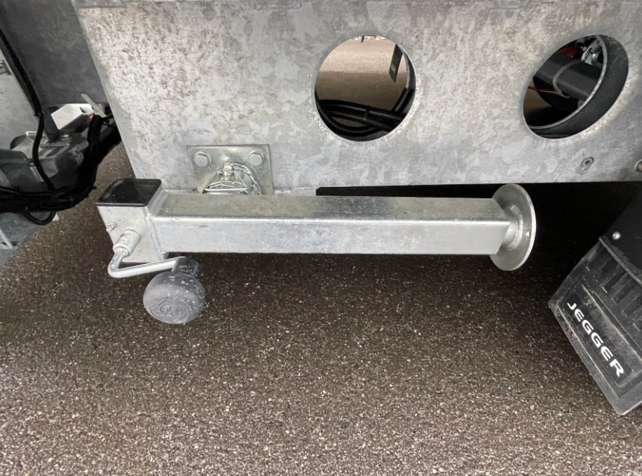 IVECO Daily 35 S 18H A8 Durchlader mit 2x Hebebühnen-image-23
