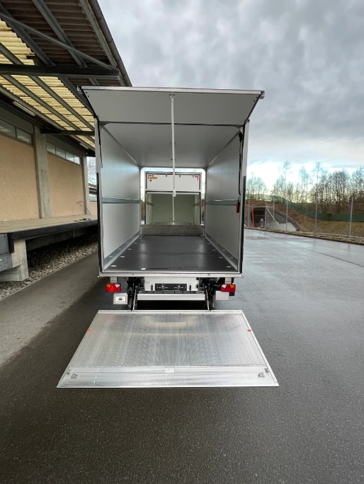 IVECO Daily 35 S 18H A8 Durchlader mit 2x Hebebühnen-image-7