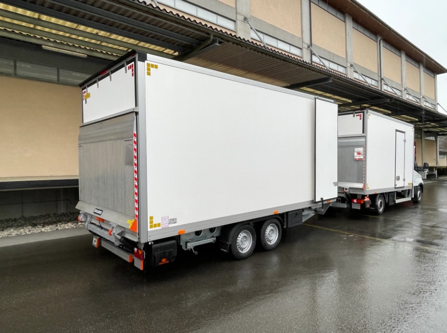 IVECO Daily 35 S 18H A8 Durchlader mit 2x Hebebühnen-image-2