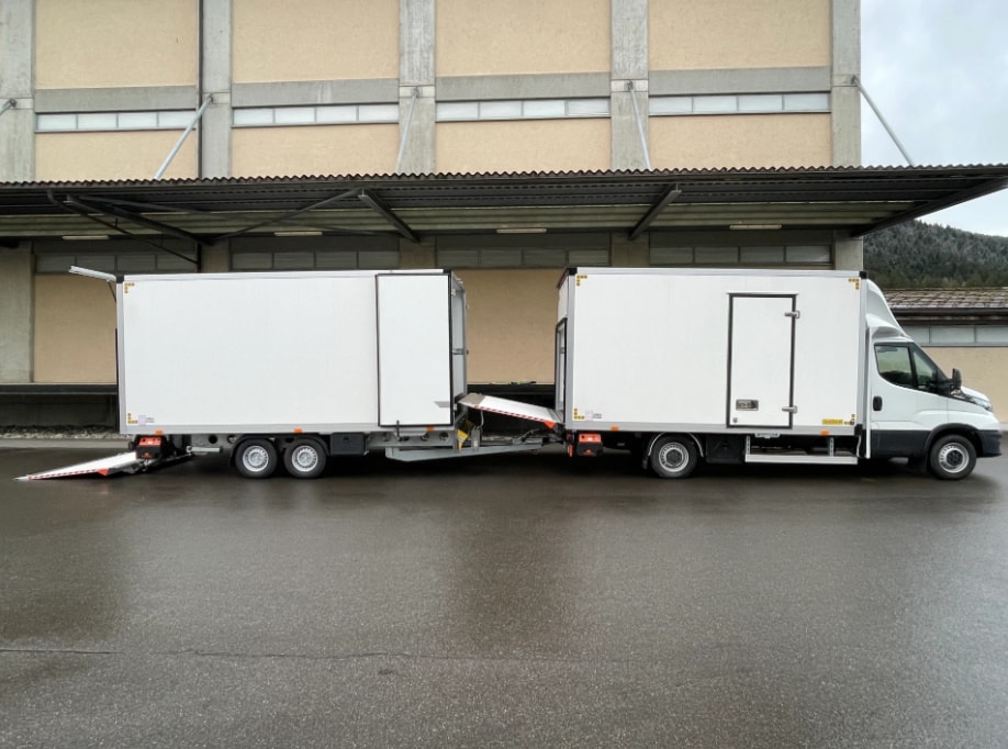 IVECO Daily 35 S 18H A8 Durchlader mit 2x Hebebühnen-image-1