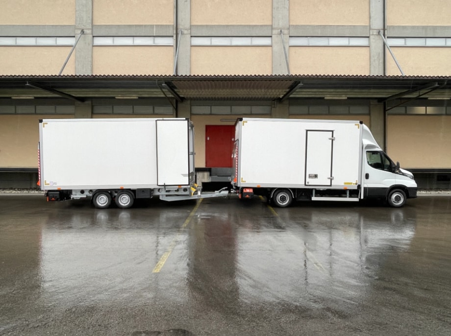 IVECO Daily 35 S 18H A8 Durchlader mit 2x Hebebühnen-image-0