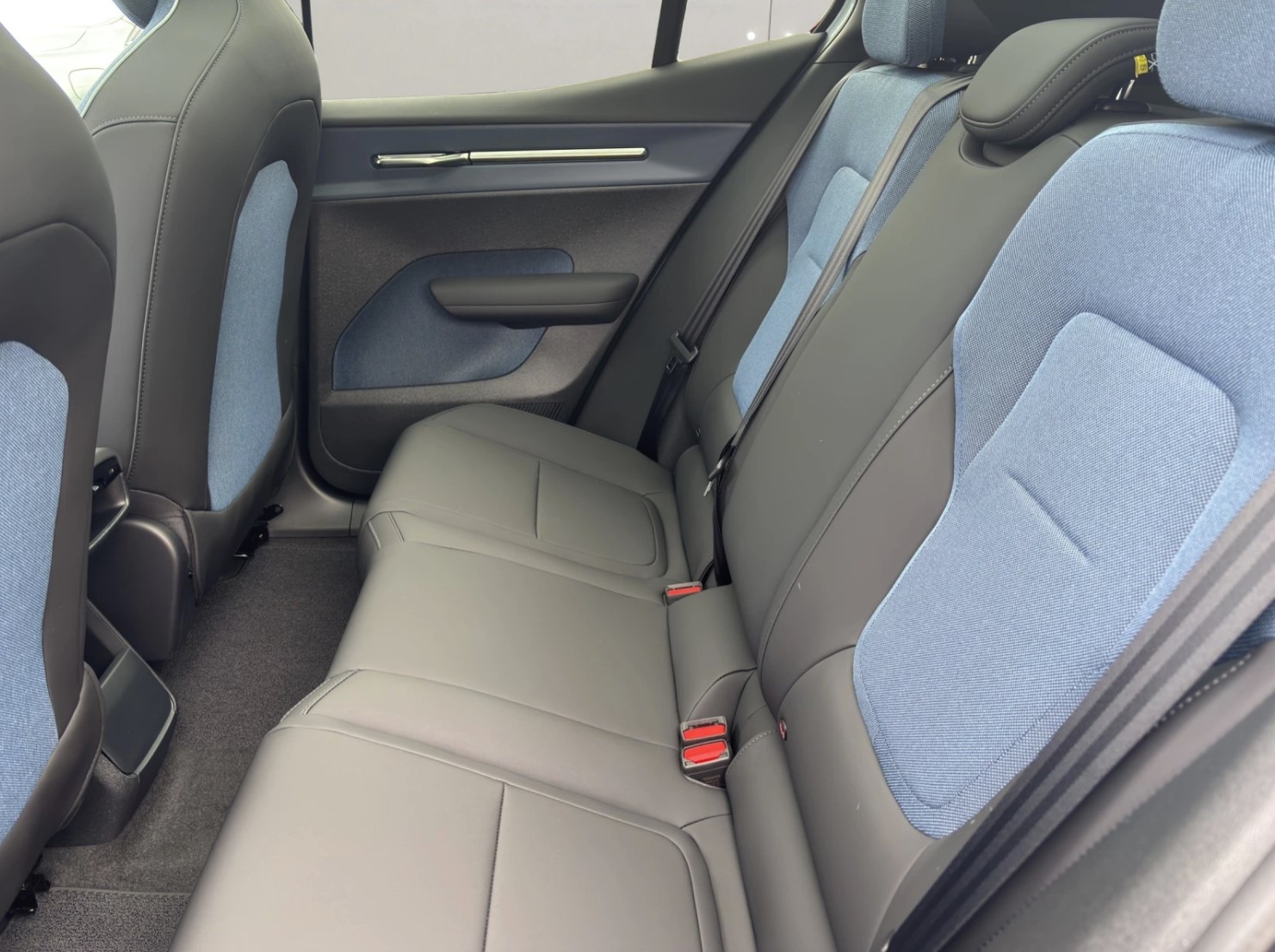 VOLVO EX30 E60 Twin Ultra Performance AWD-image-11